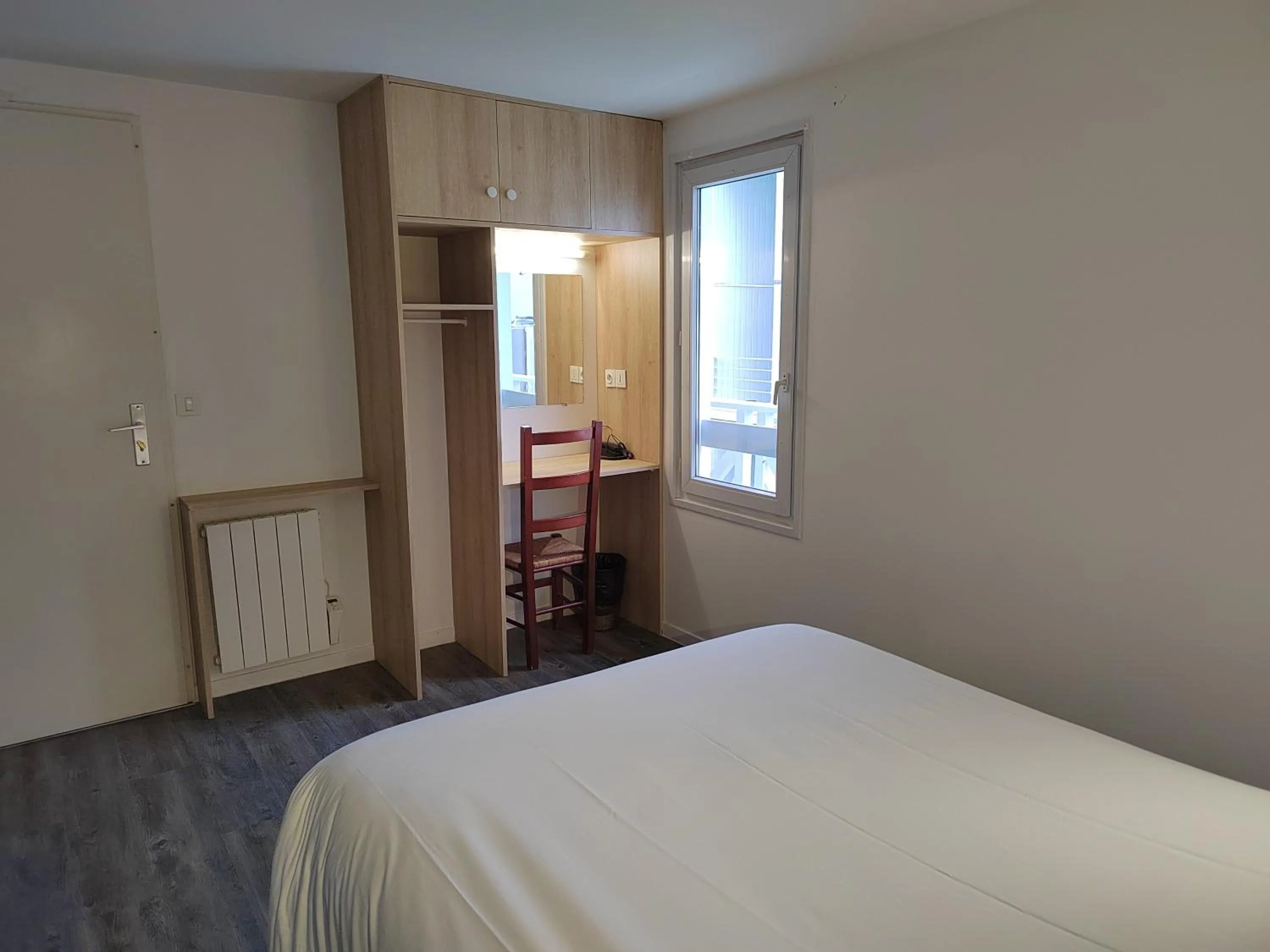 Bed in FASTHOTEL PARIS OUEST BOUAFLE