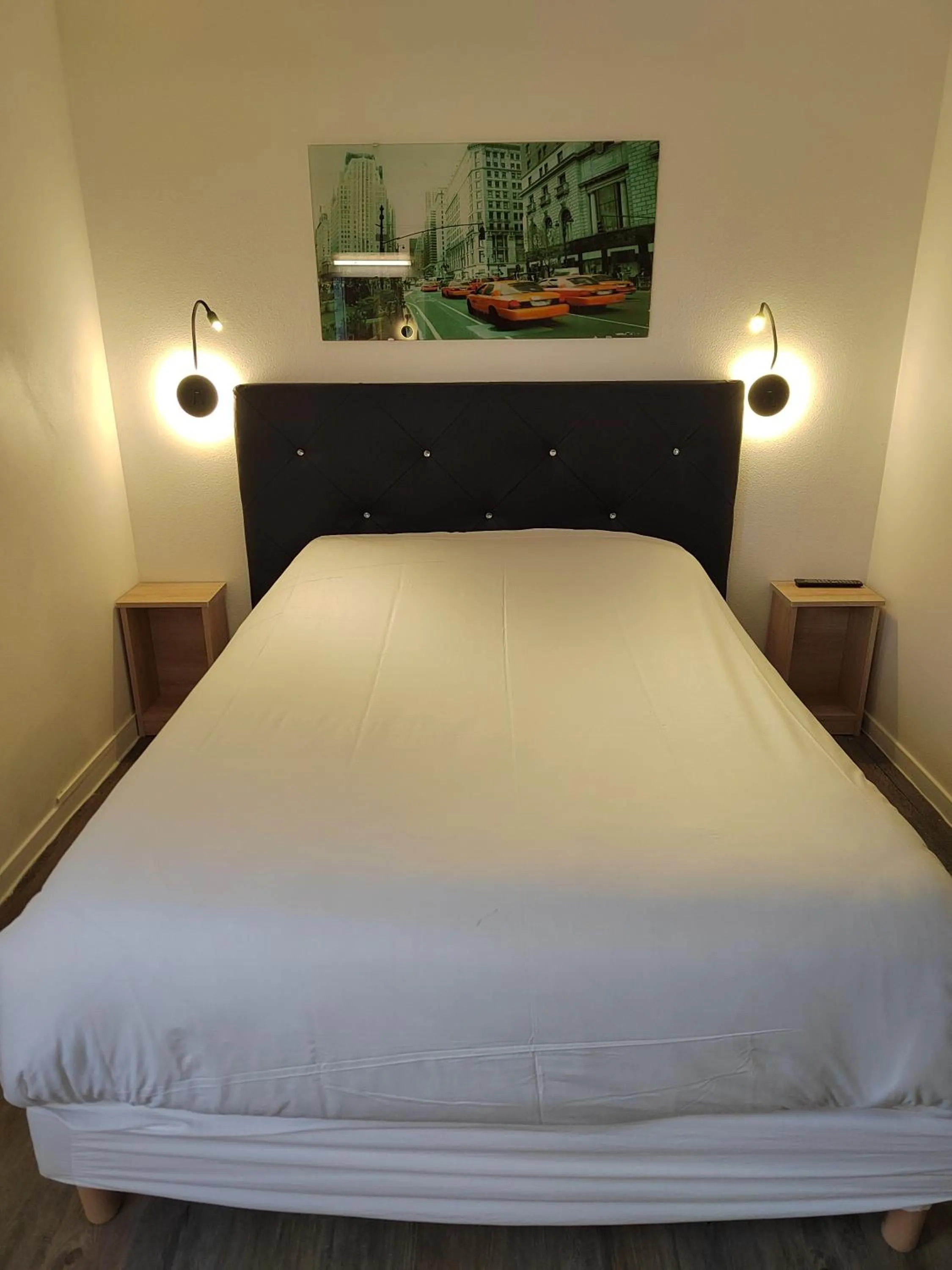 Bed in FASTHOTEL PARIS OUEST BOUAFLE