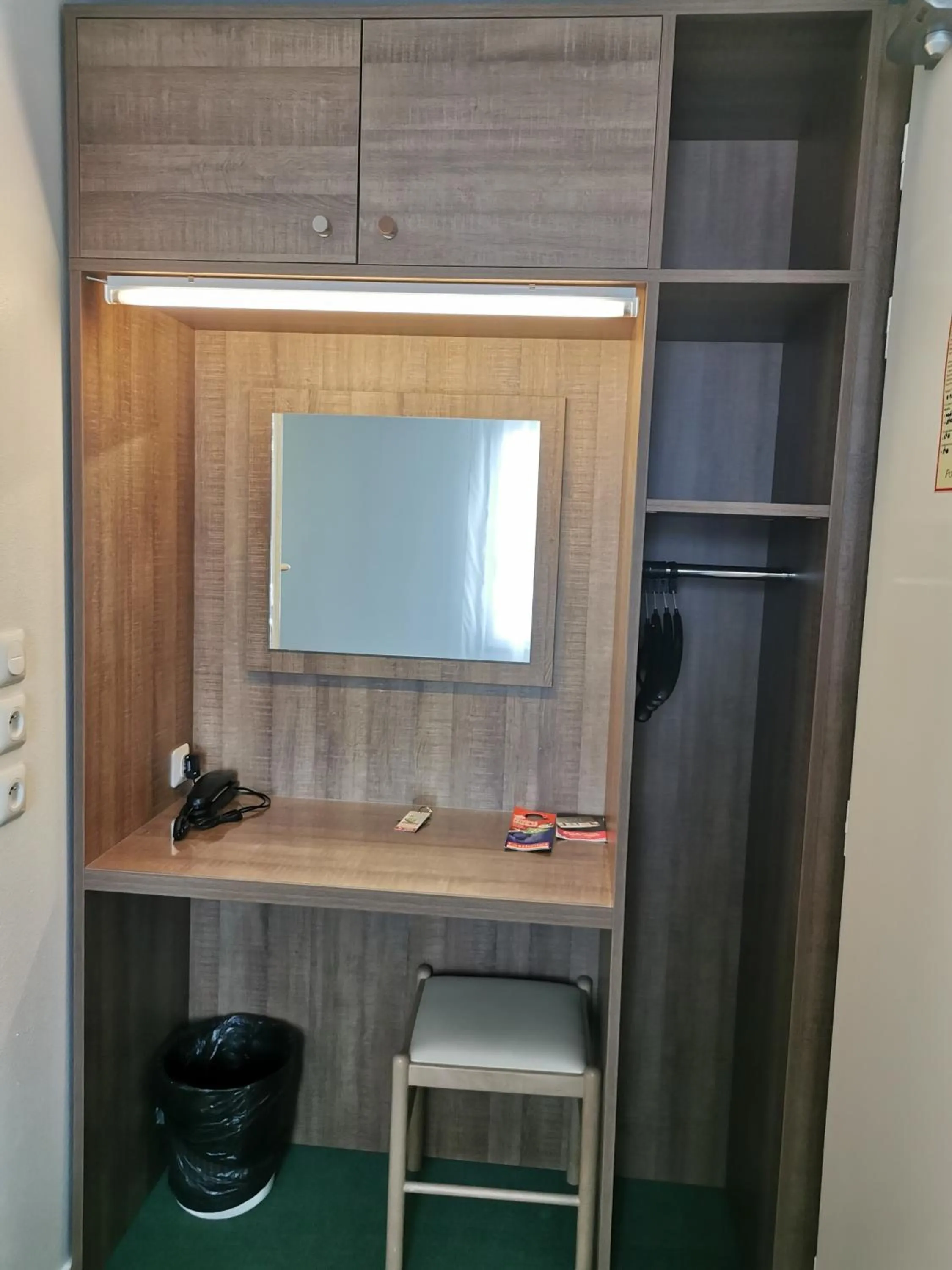 Photo of the whole room in FASTHOTEL PARIS OUEST BOUAFLE