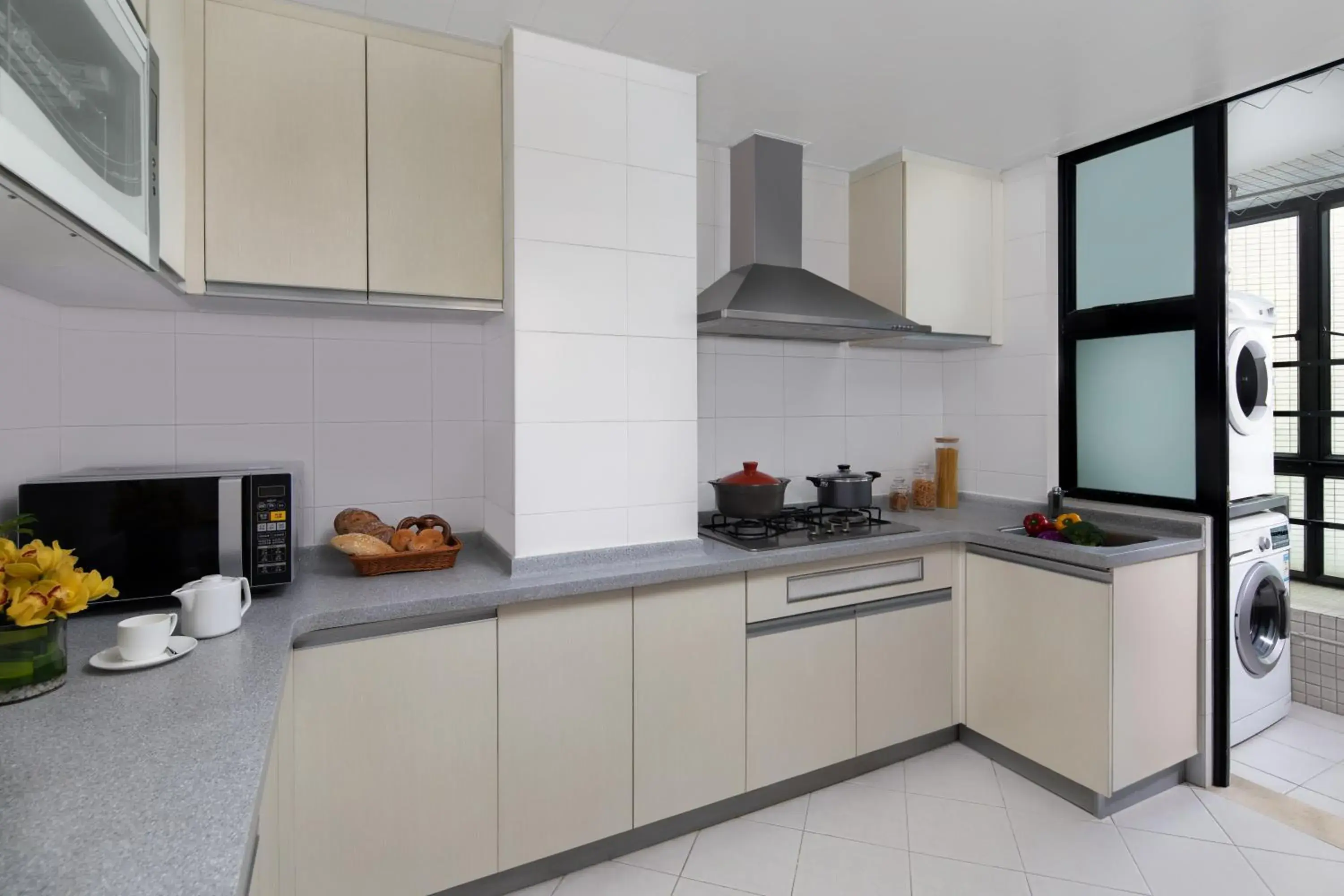 Kitchen or kitchenette, Kitchen/Kitchenette in Springdale Serviced Residence Guangzhou