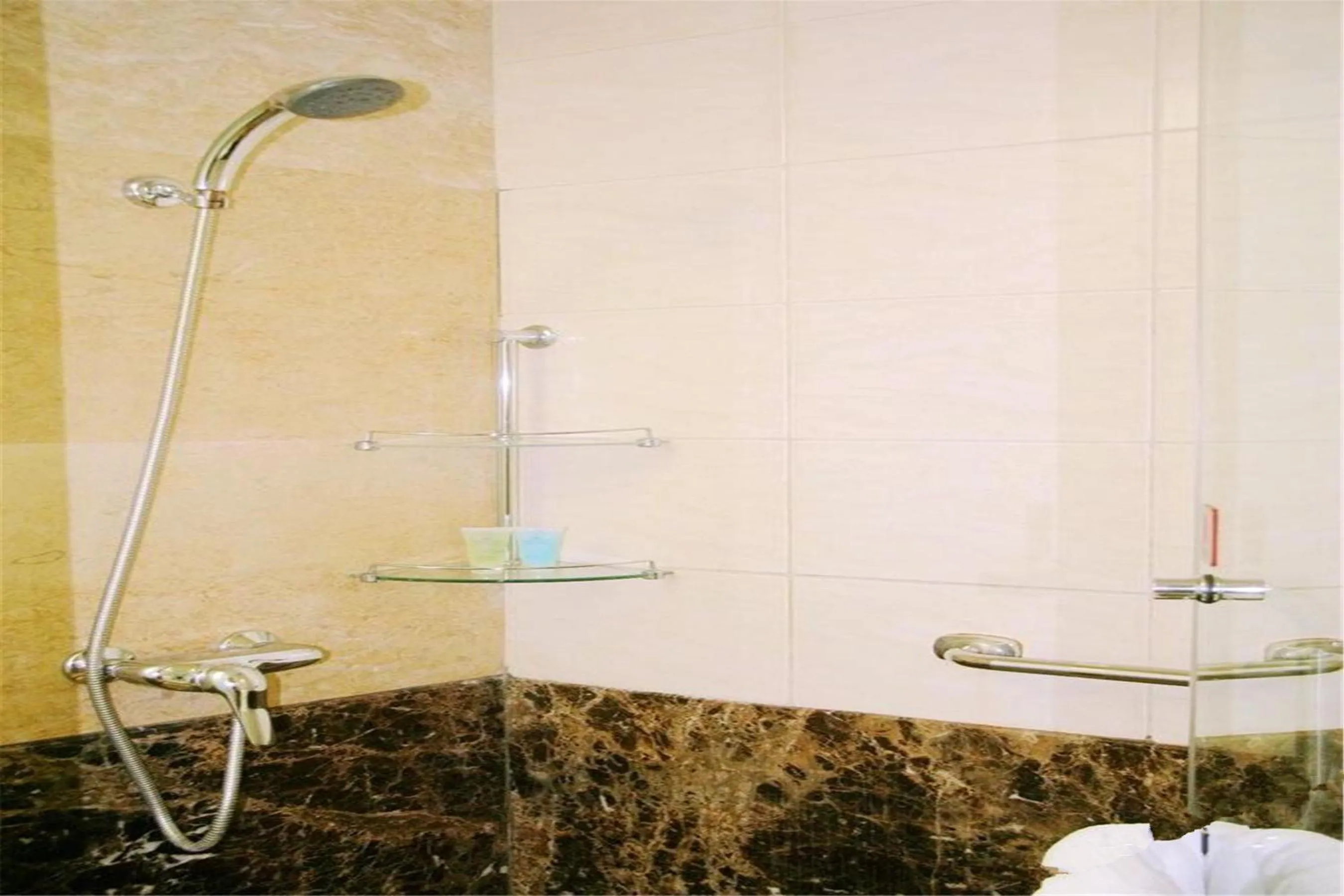 Toilet in Dalian Asia Pacific Service Apartment (Former Somerset Harbour Court Dalian)