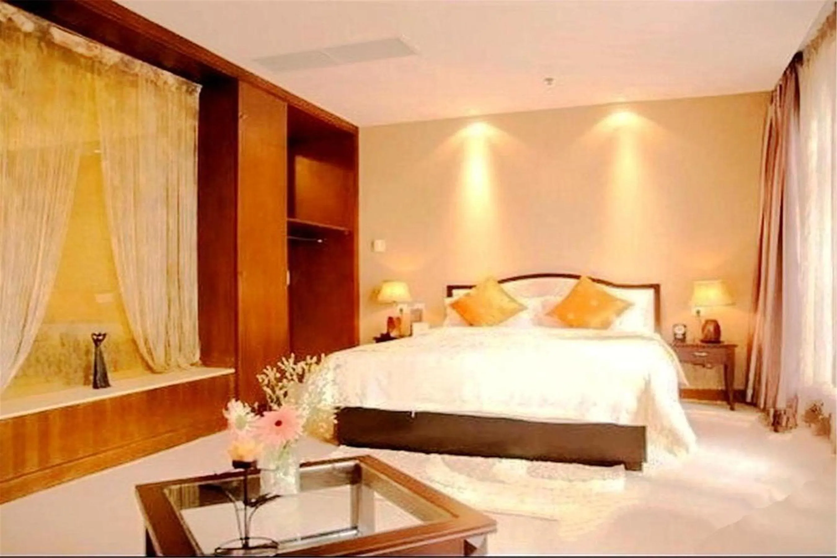 Photo of the whole room, Bed in Dalian Asia Pacific Service Apartment (Former Somerset Harbour Court Dalian)