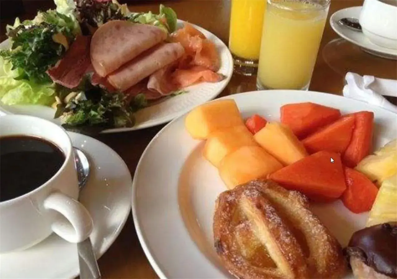 Continental breakfast in Dalian Asia Pacific Service Apartment (Former Somerset Harbour Court Dalian) Continental breakfast in Dalian Asia Pacific Service Apartment (Former Somerset Harbour Court Dalian)