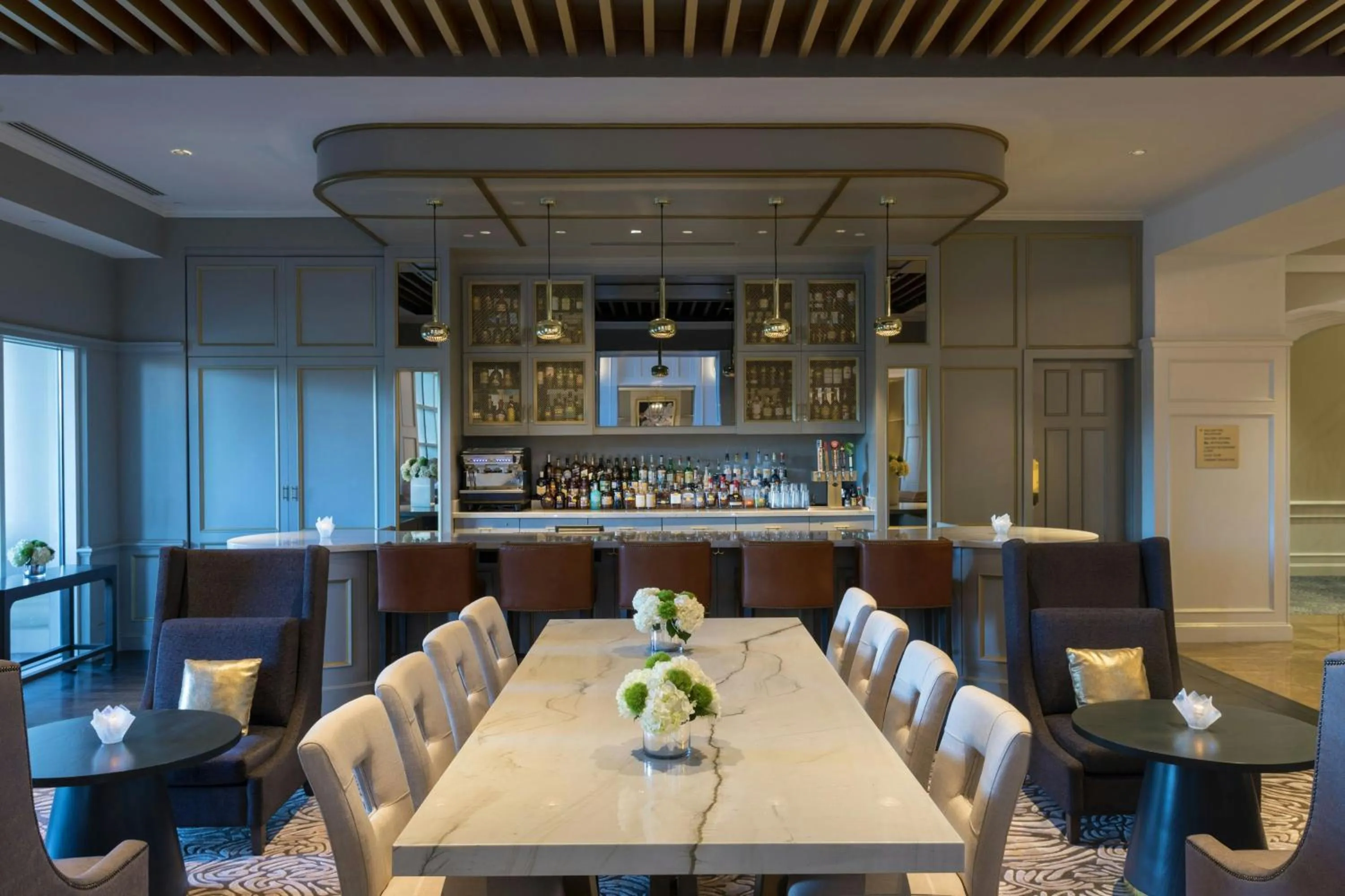 Lounge or bar in The Ballantyne, a Luxury Collection Hotel, Charlotte