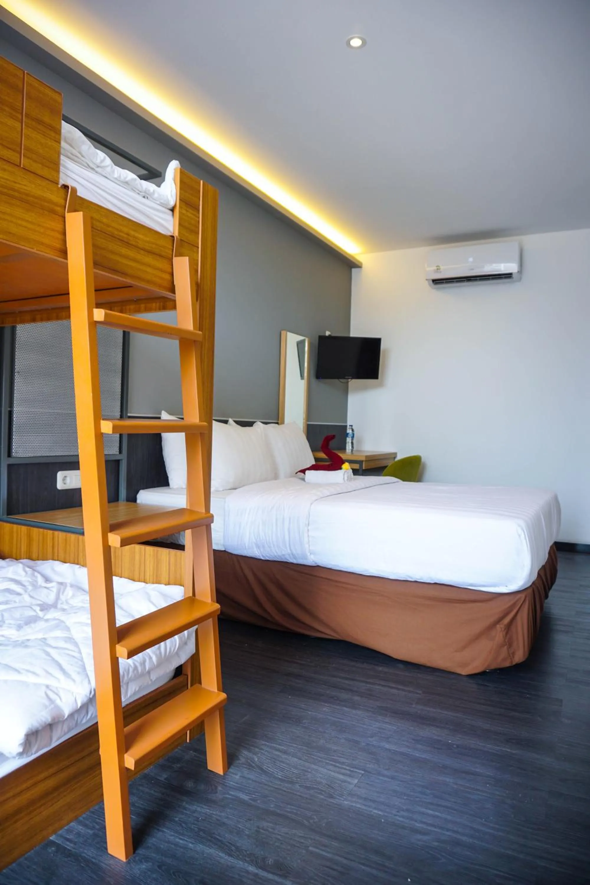 bunk bed, Bed in HOTEL PANTES SIMPANG LIMA SEMARANG
