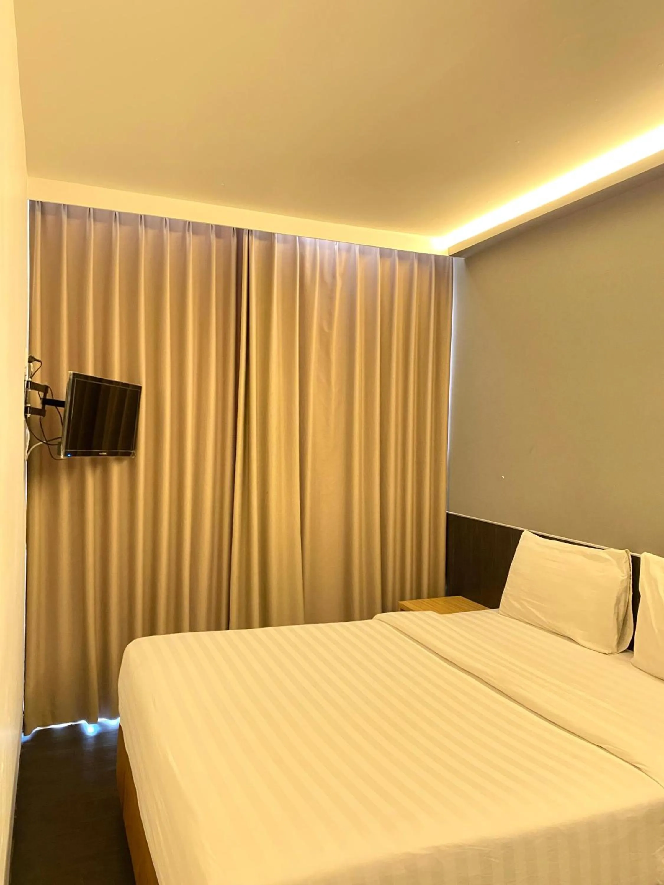 Bed in HOTEL PANTES SIMPANG LIMA SEMARANG