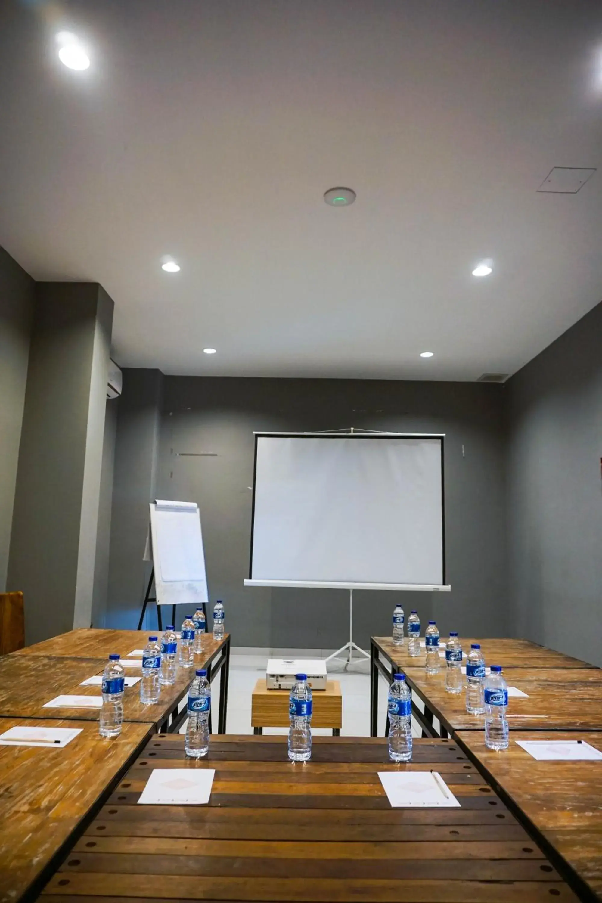 Business facilities in HOTEL PANTES SIMPANG LIMA SEMARANG Business facilities in HOTEL PANTES SIMPANG LIMA SEMARANG