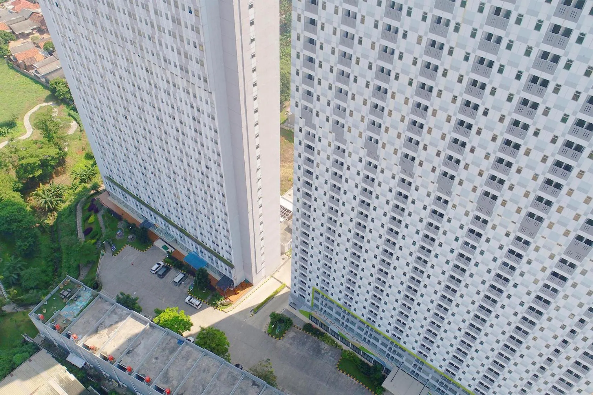 Property building in Apartemen Gunung Putri Square by Sirooms