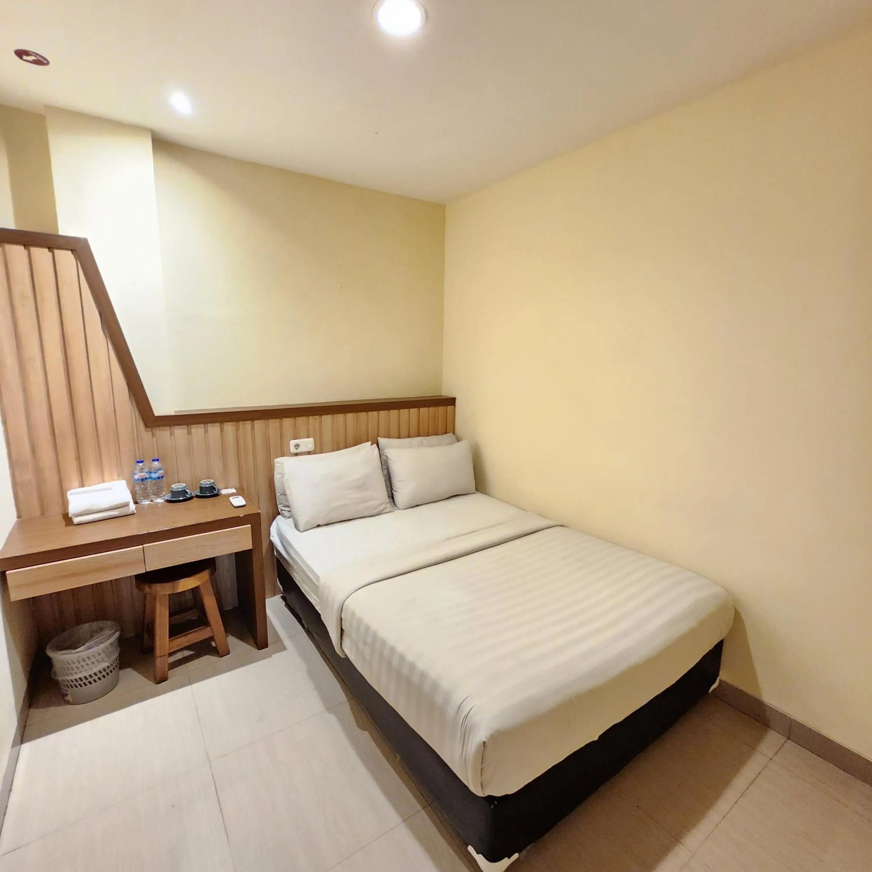 Bedroom, Bed in Hotel Pantes Kota Lama Semarang