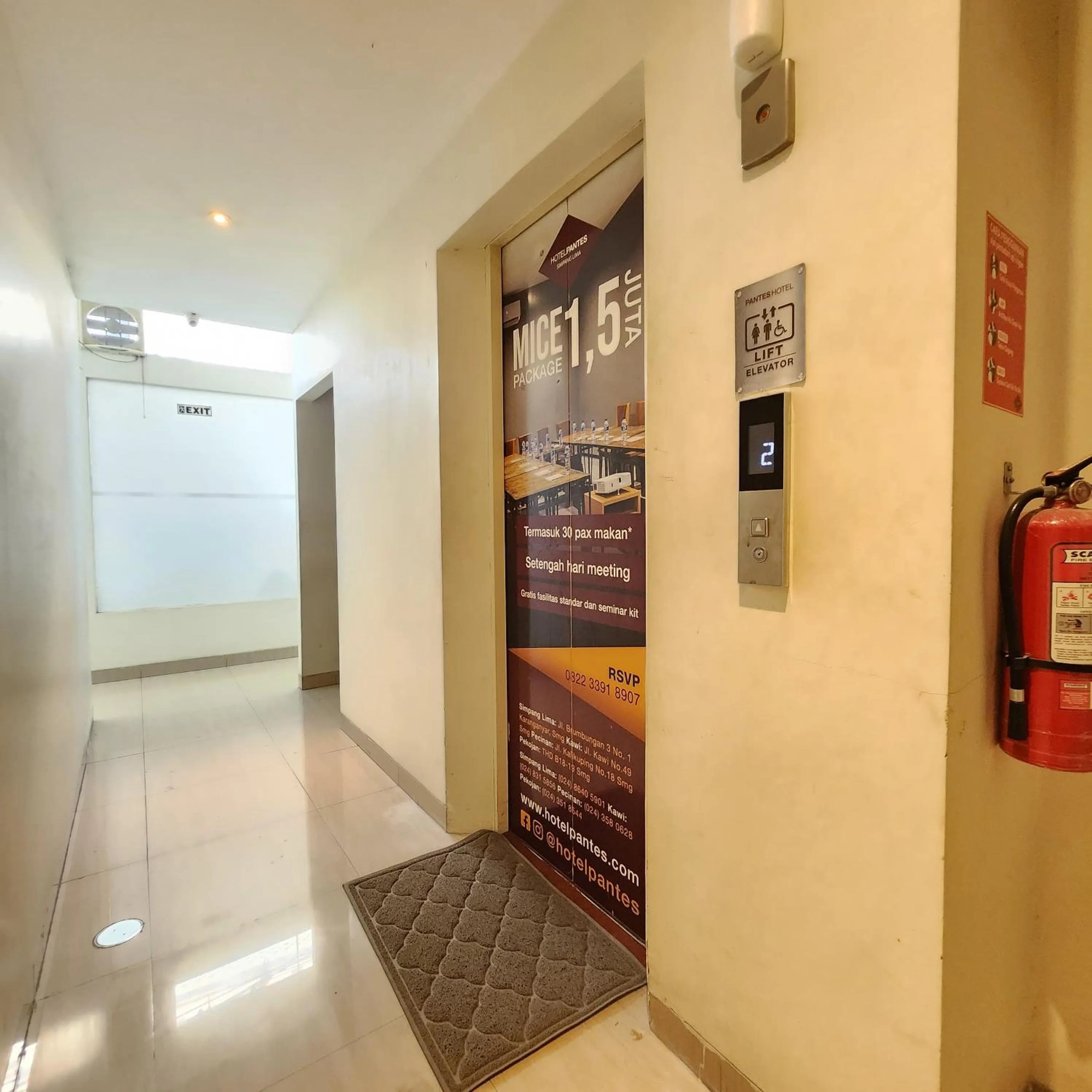 elevator in Hotel Pantes Kota Lama Semarang