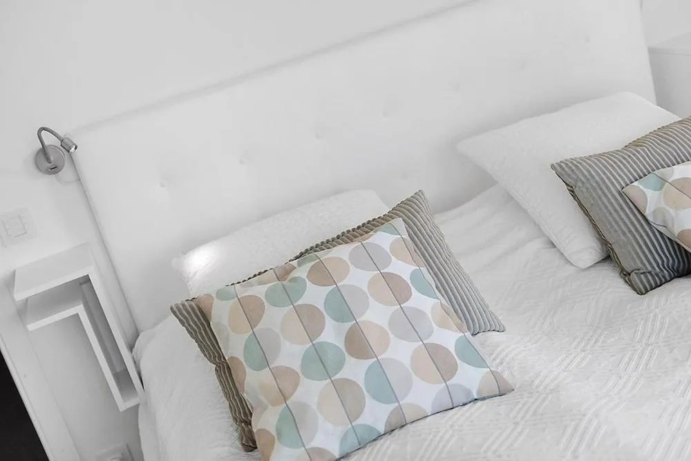 Property building, Bed in Hotell Kungshamn Suites