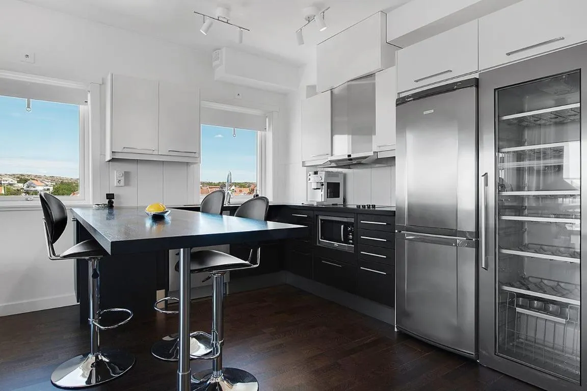 Kitchen or kitchenette in Hotell Kungshamn Suites