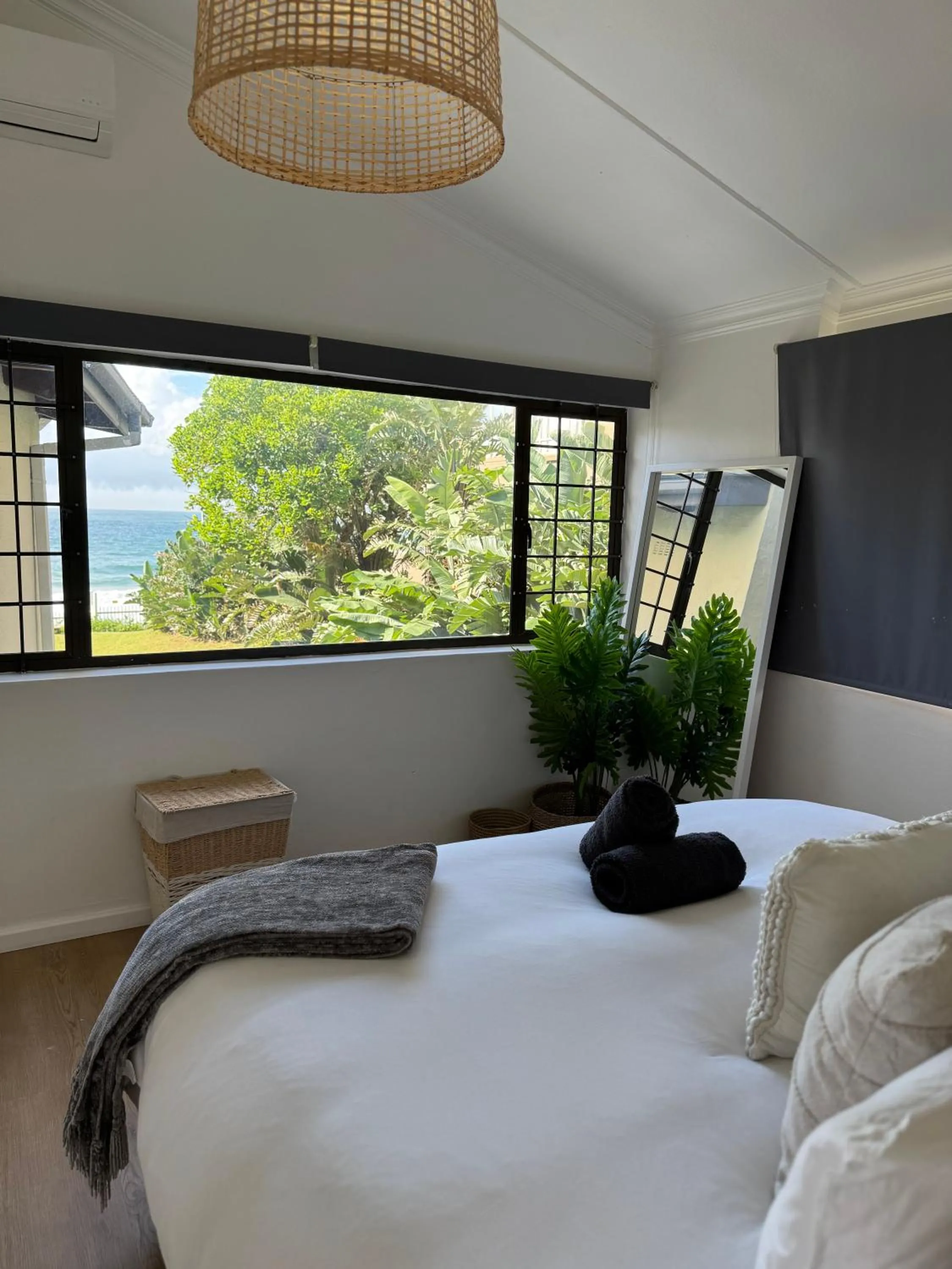 Bedroom, Bed in Tides End