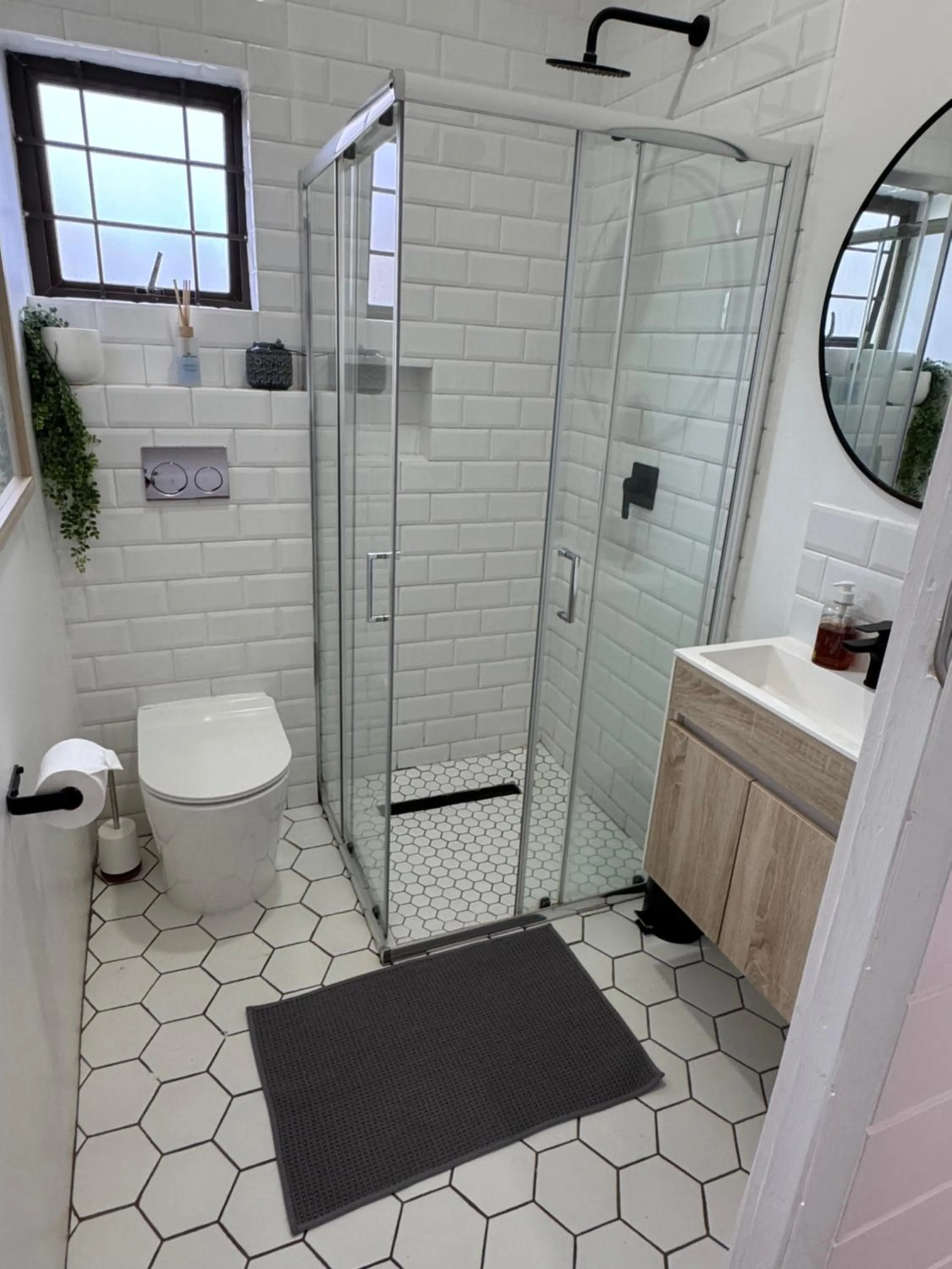 Shower in Tides End