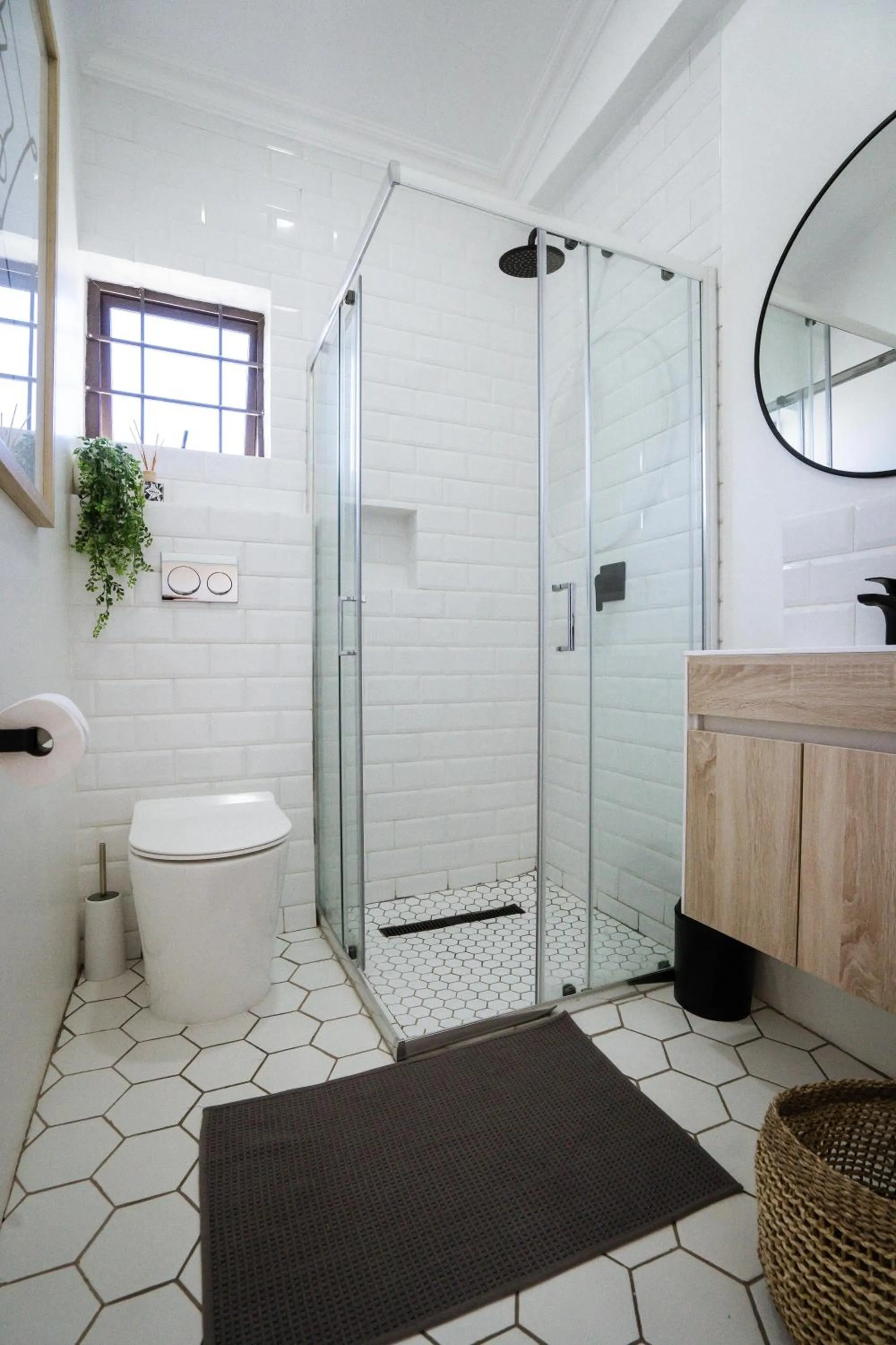Shower in Tides End