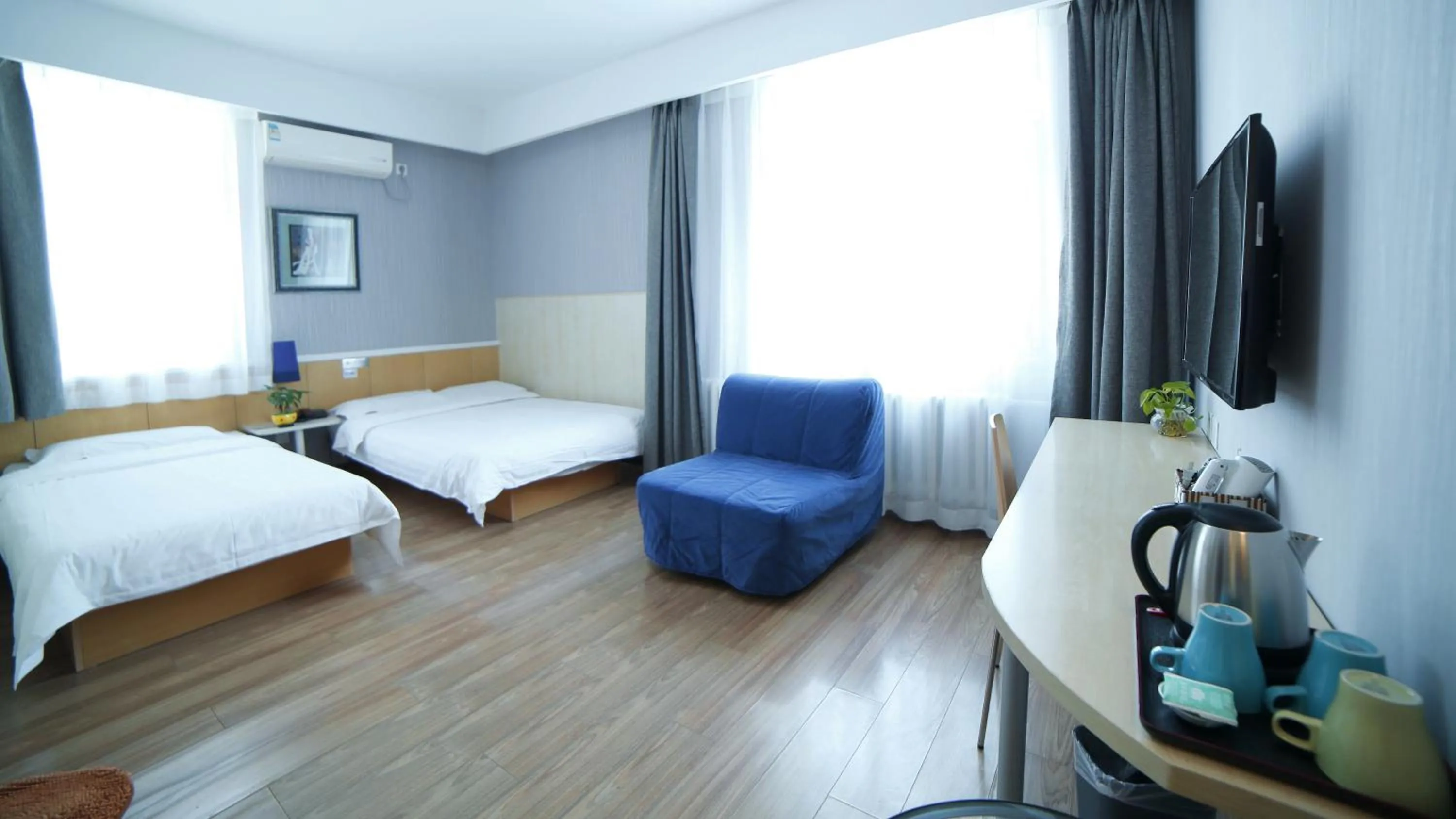 Photo of the whole room in Beijing Sicily Hotel