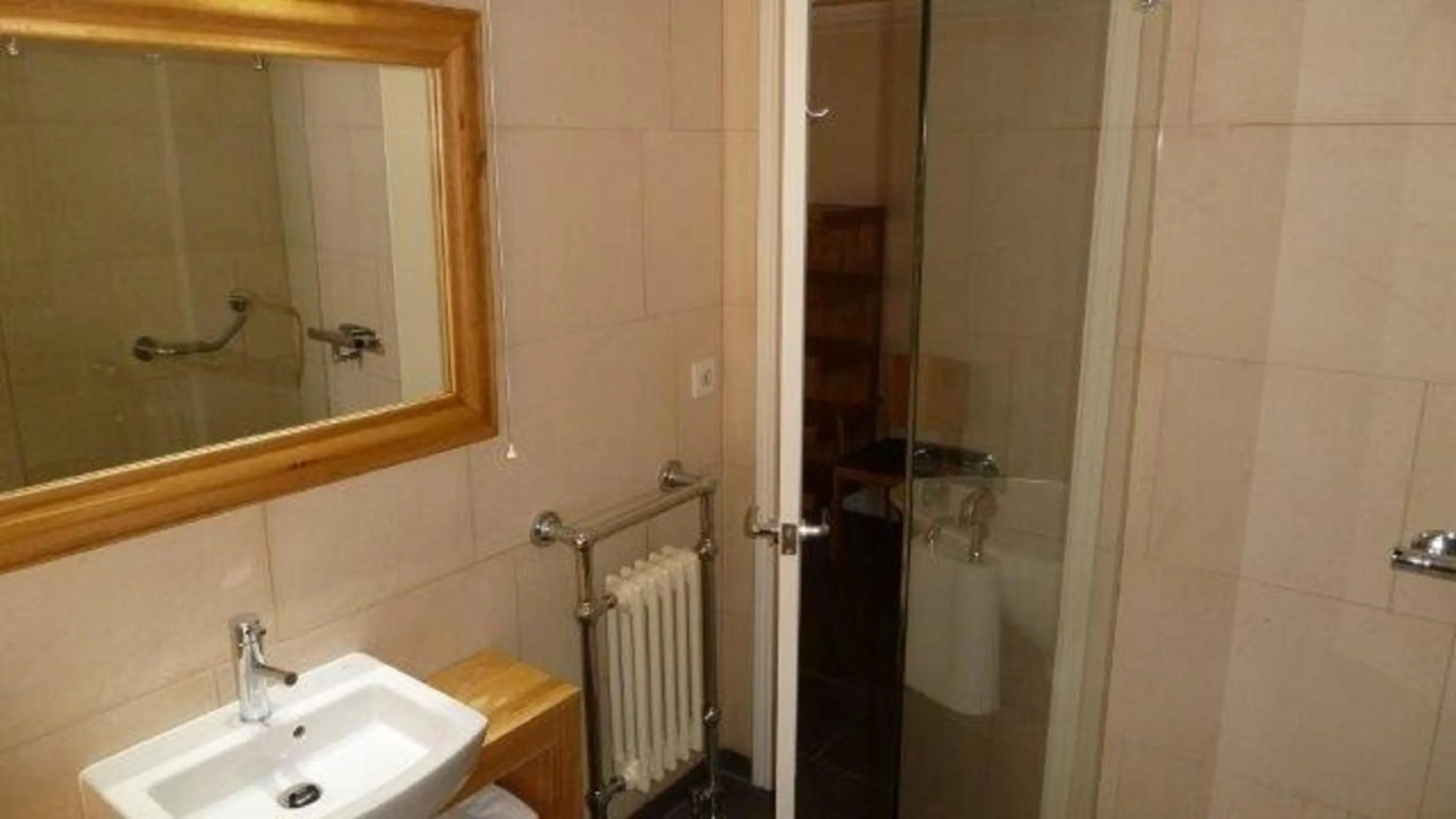 Shower in The Frenchgate Hotel