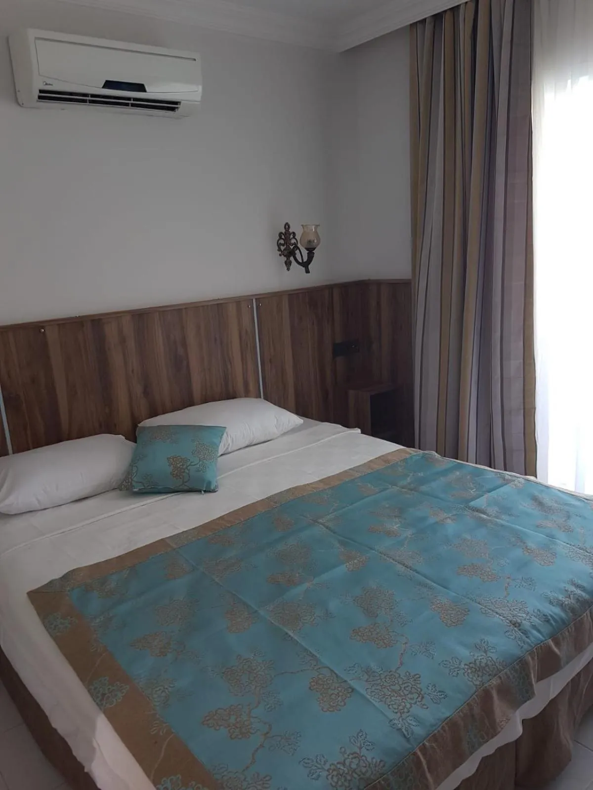 Photo of the whole room, Bed in Elijah Hotel