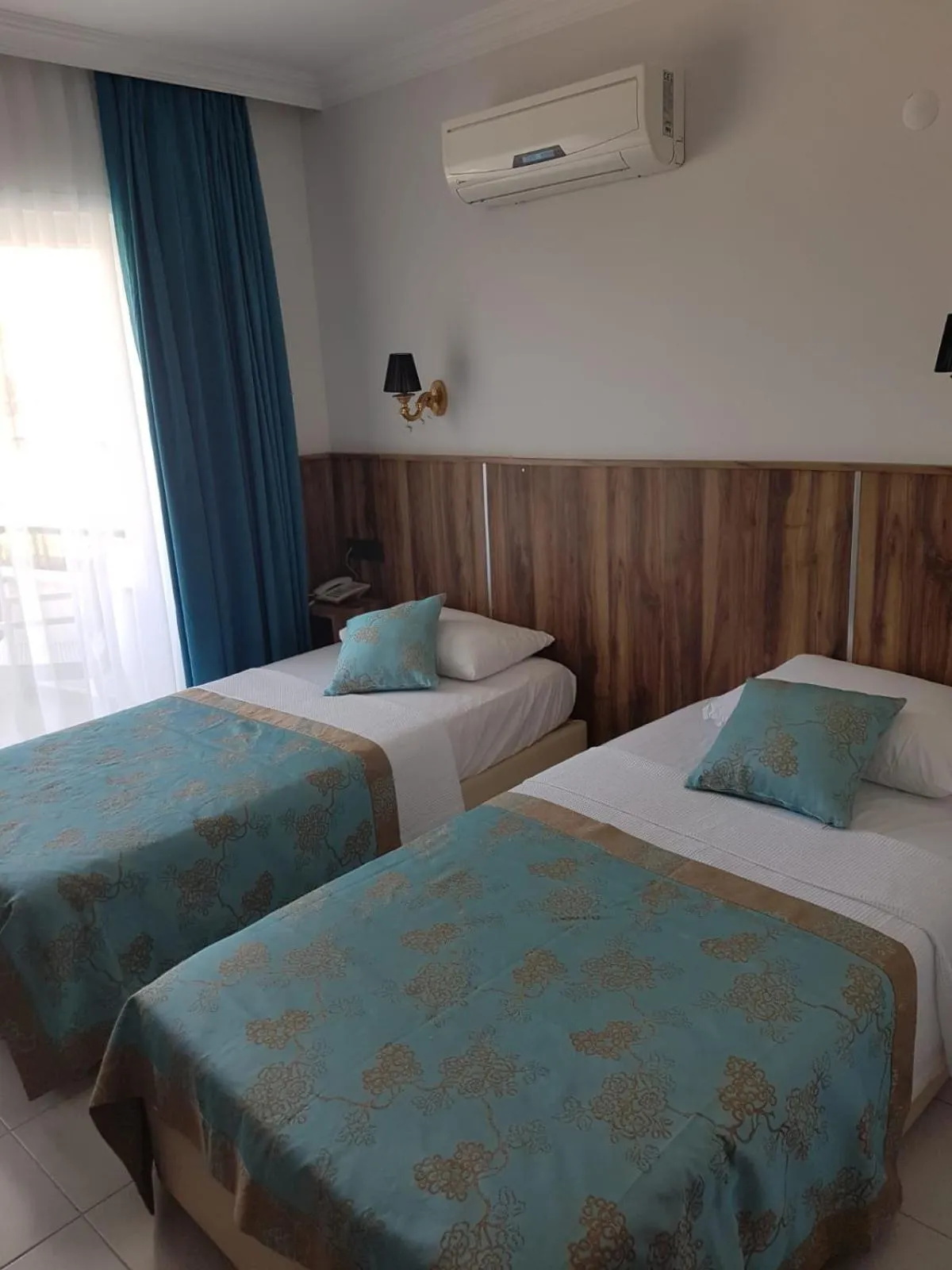 Photo of the whole room, Bed in Elijah Hotel