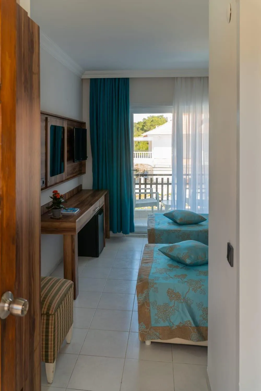 Photo of the whole room, Bed in Elijah Hotel