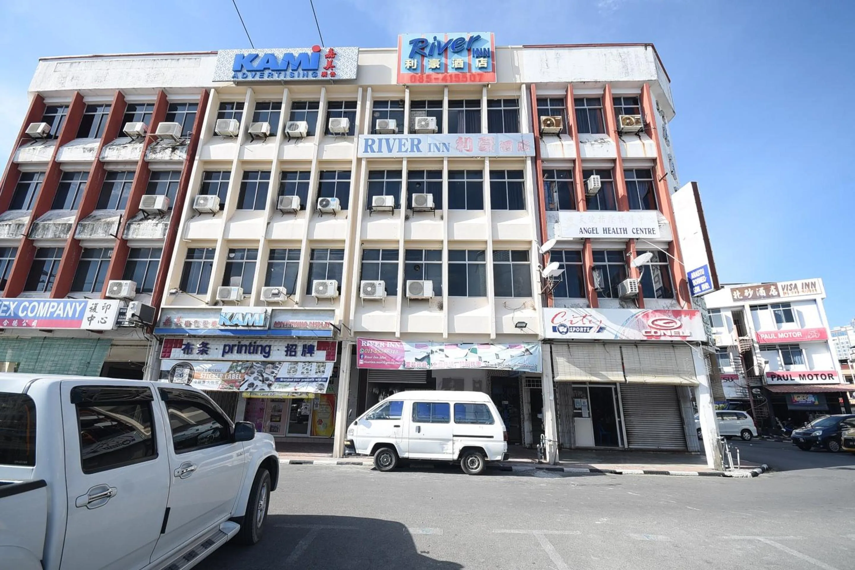 Facade/entrance in Hotel O River Inn