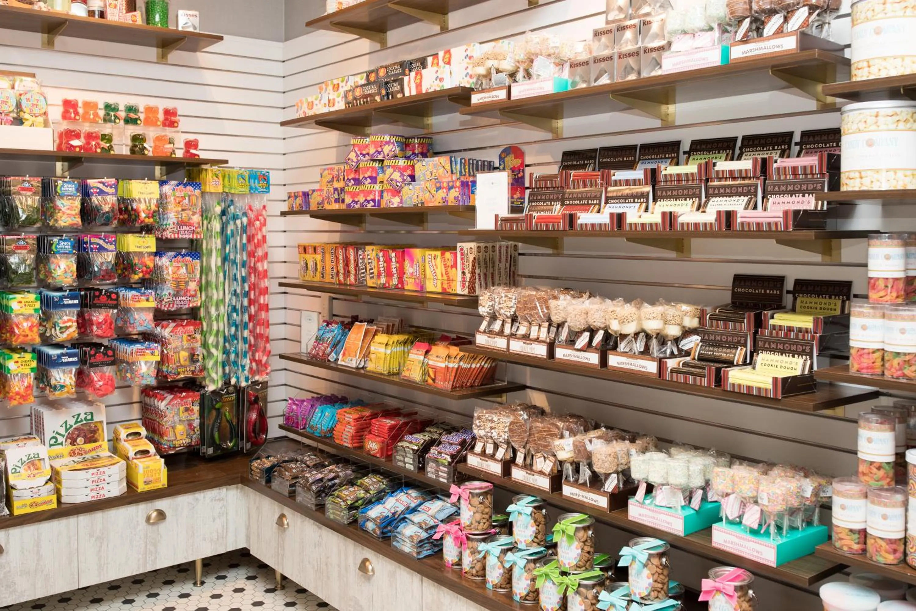 On-site shops in Great Wolf Lodge Georgia