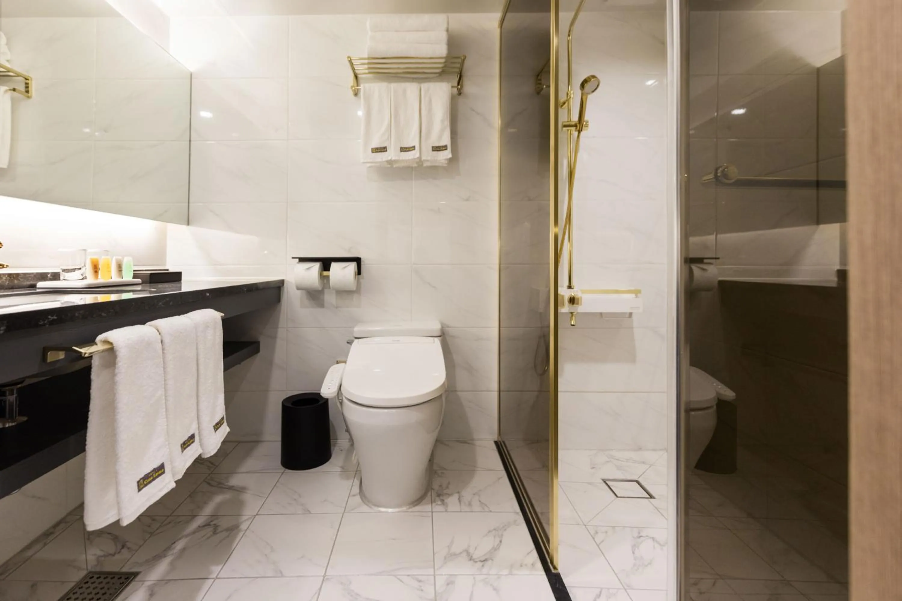 Toilet in Casaloma Hotel