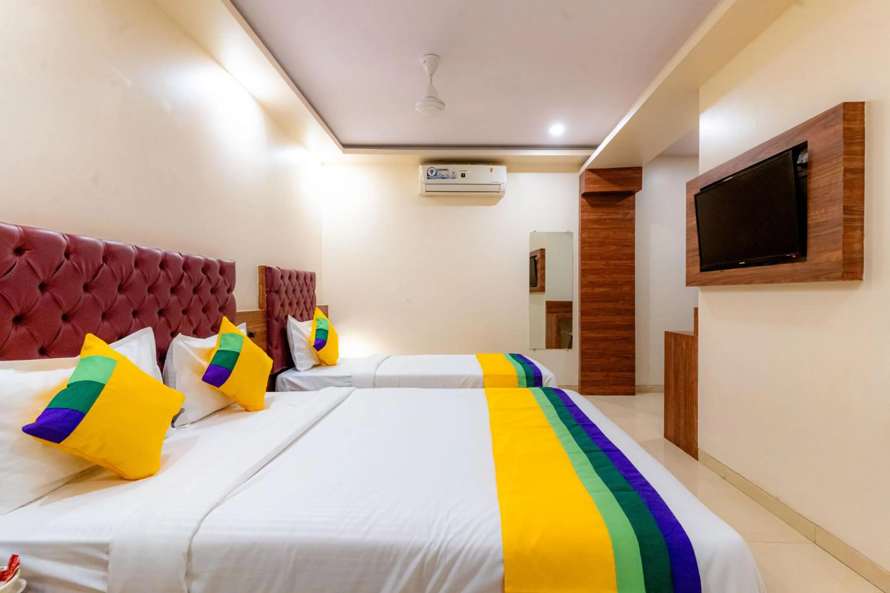 Bedroom, Bed in Itsy Hotels Elegant