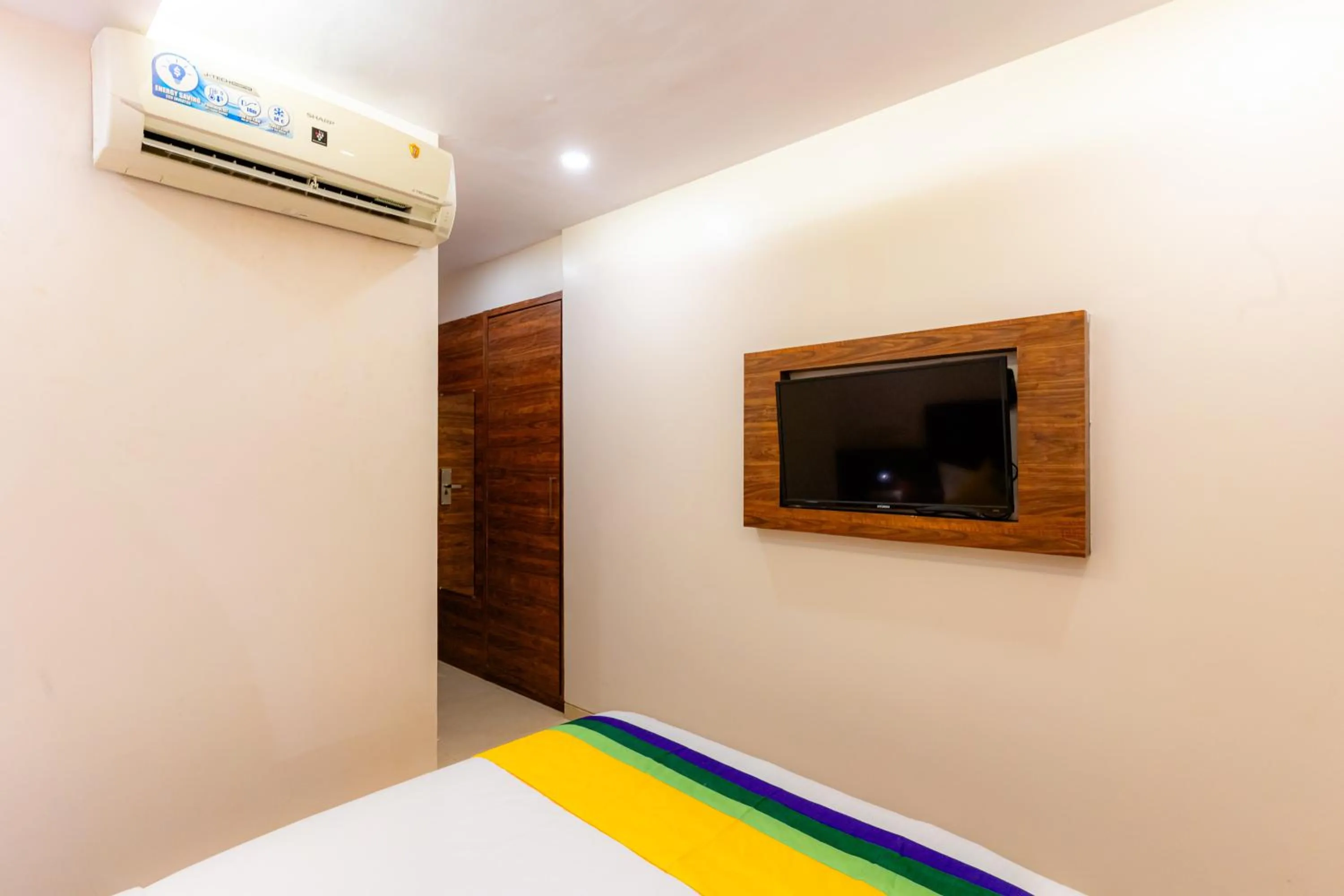 Bedroom, Bed in Itsy Hotels Elegant