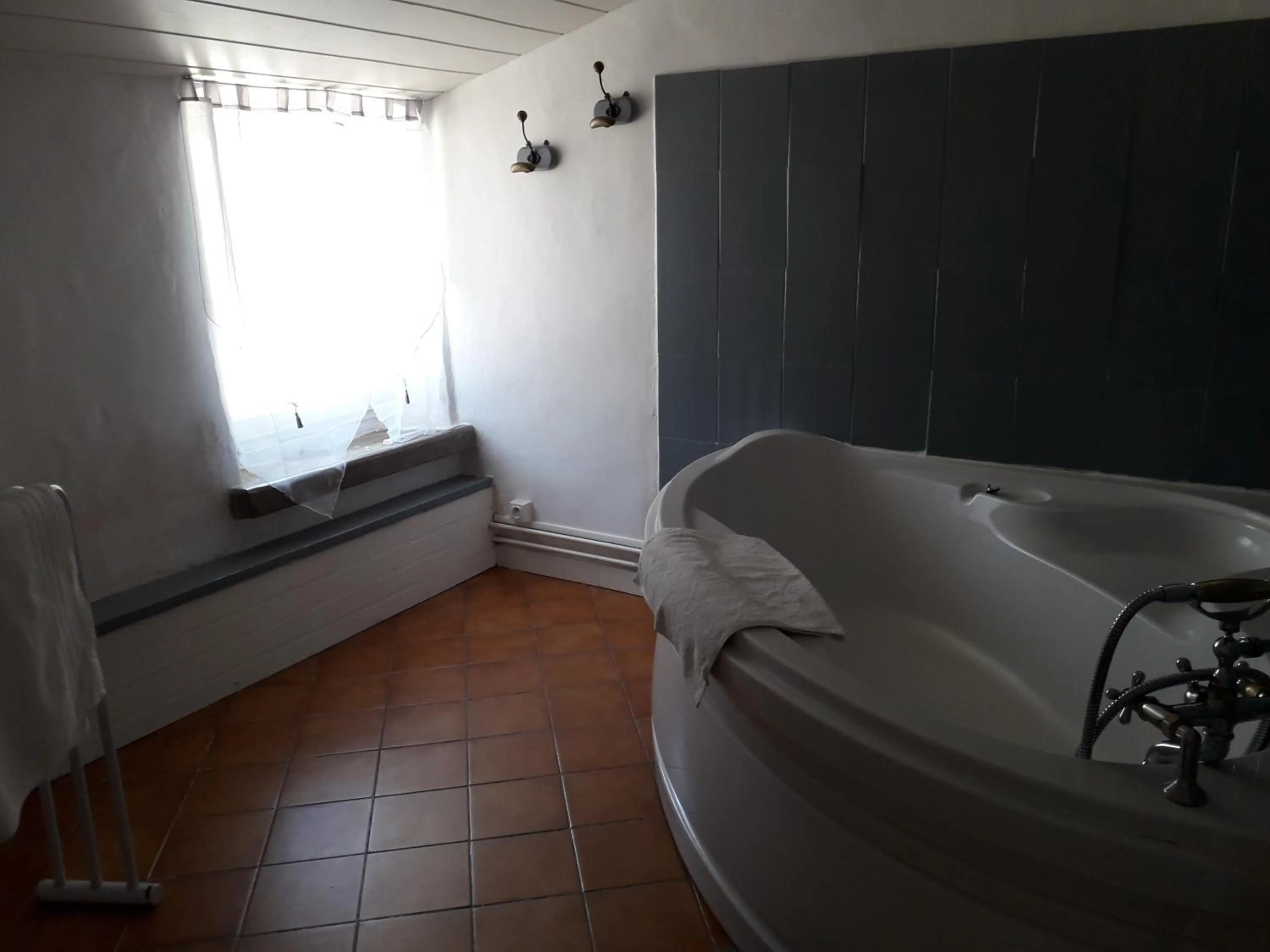 Bath in Chambres d'hôtes La Frise