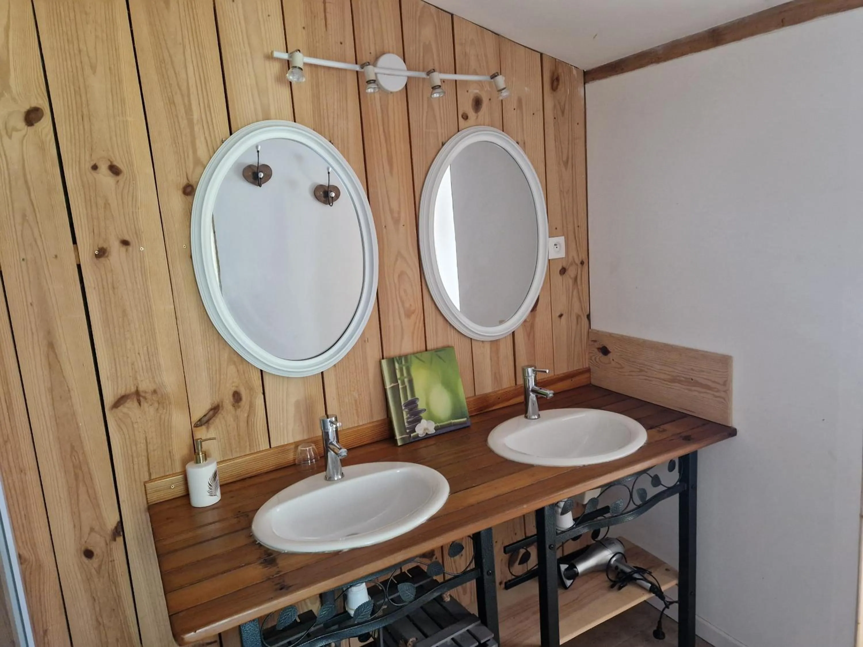 Bathroom in Chambres d'hôtes La Frise