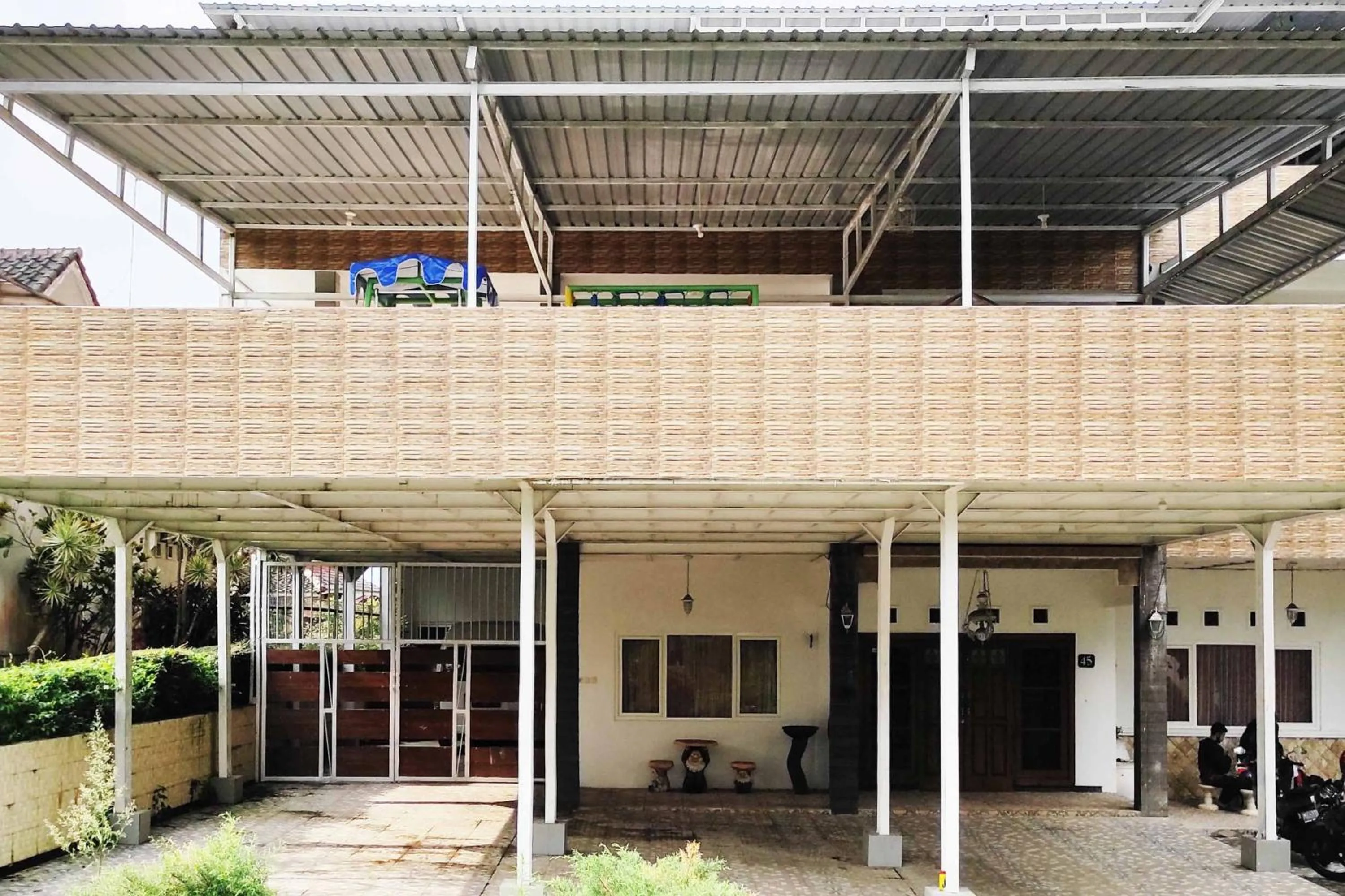 Property building in Pertiwi Homestay Near Museum Angkut Batu Mitra RedDoorz