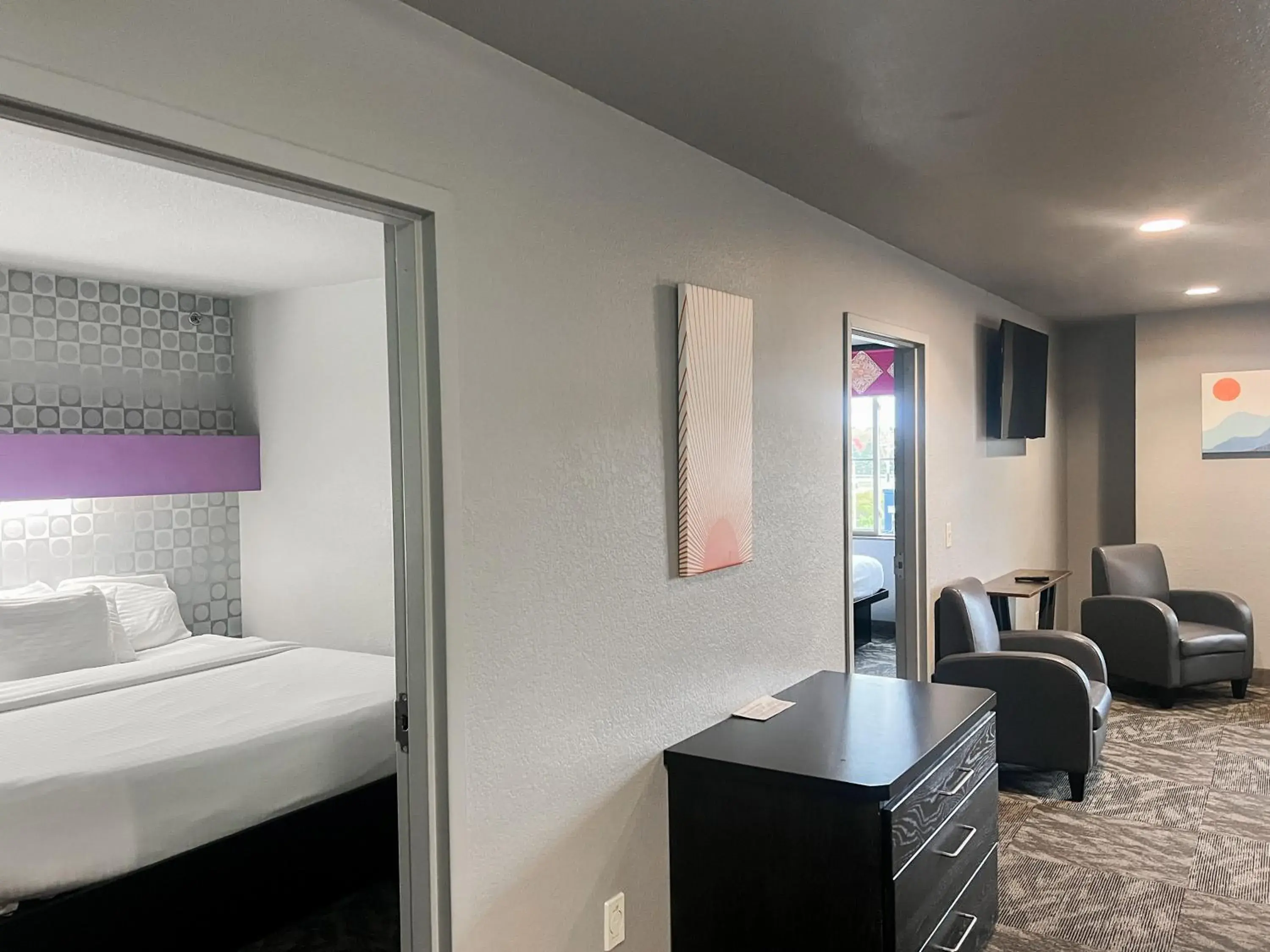 Communal lounge/ TV room, Bed in Metropolis Resort - Eau Claire Communal lounge/ TV room, Bed in Metropolis Resort - Eau Claire