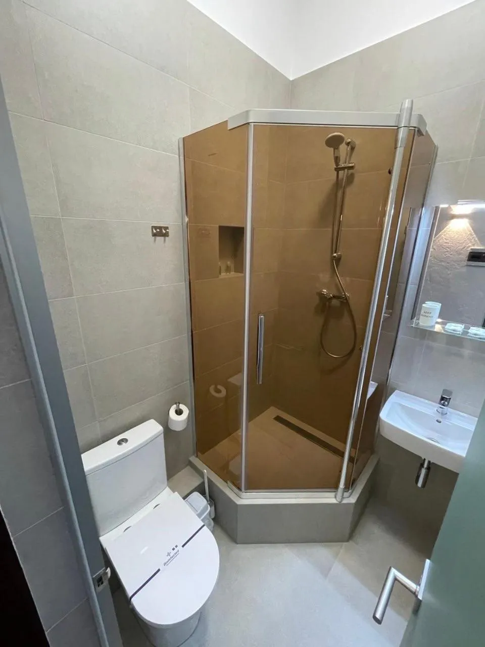 Shower in Lift Hotel Boutique - Derybasivska