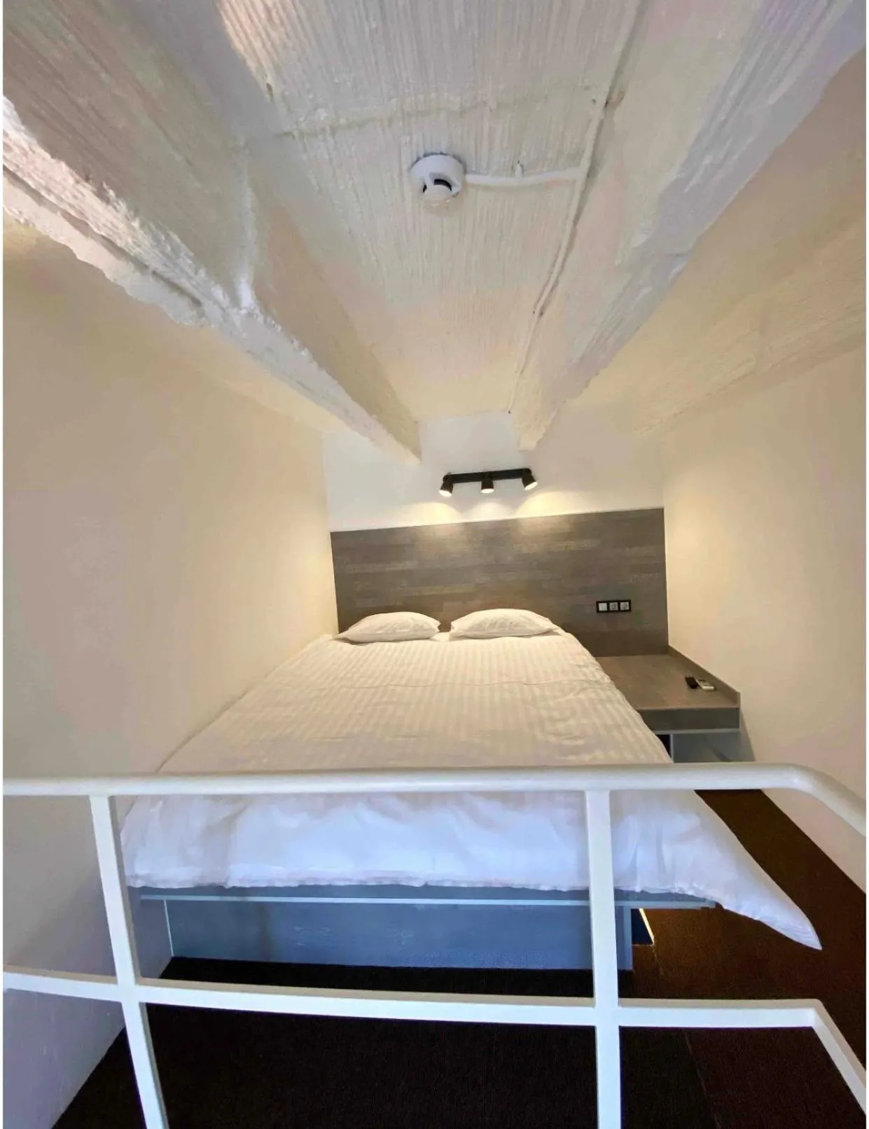 Bed in Lift Hotel Boutique - Derybasivska
