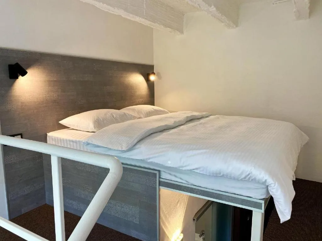Bed in Lift Hotel Boutique - Derybasivska
