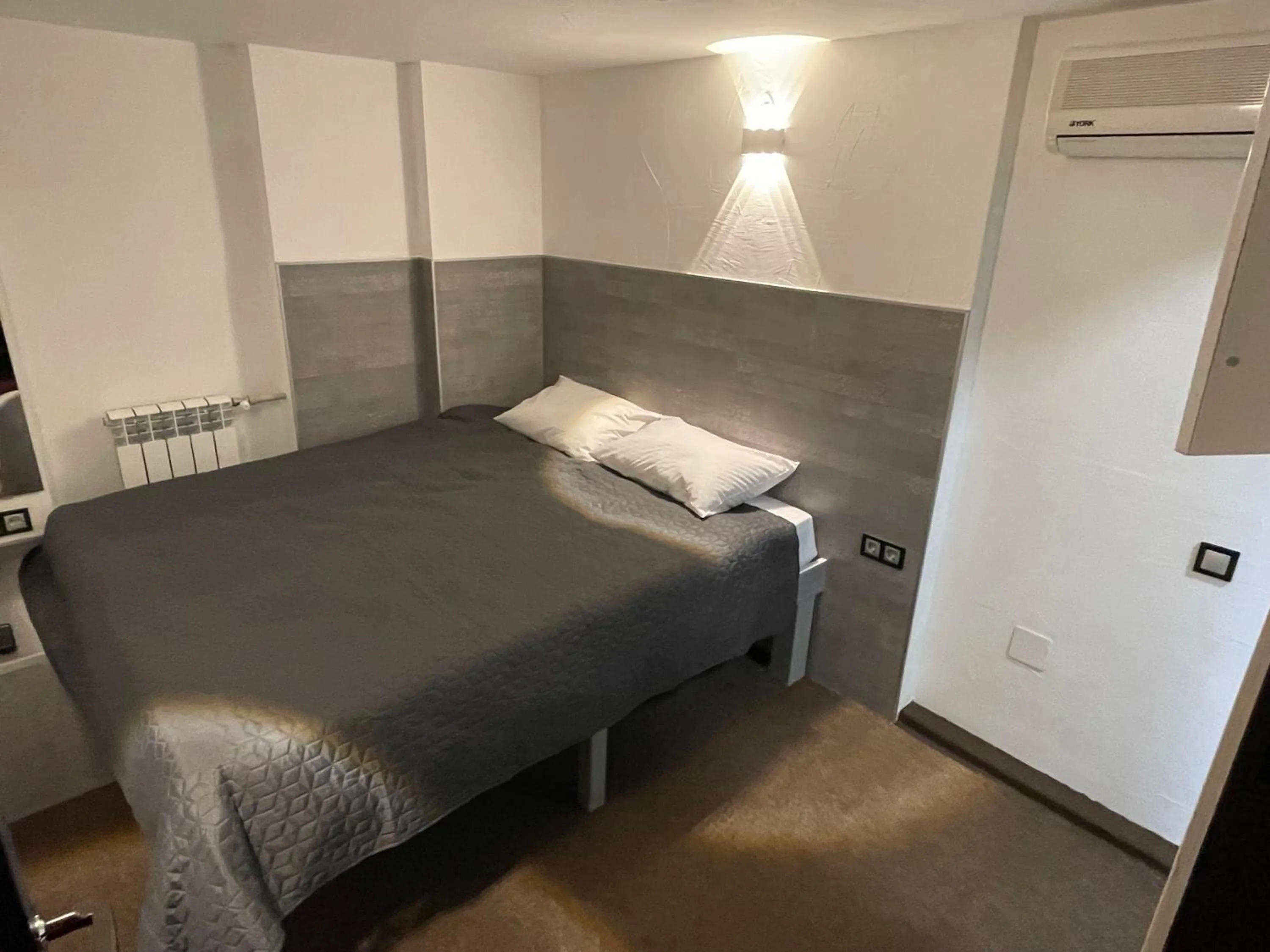 Bed in Lift Hotel Boutique - Derybasivska
