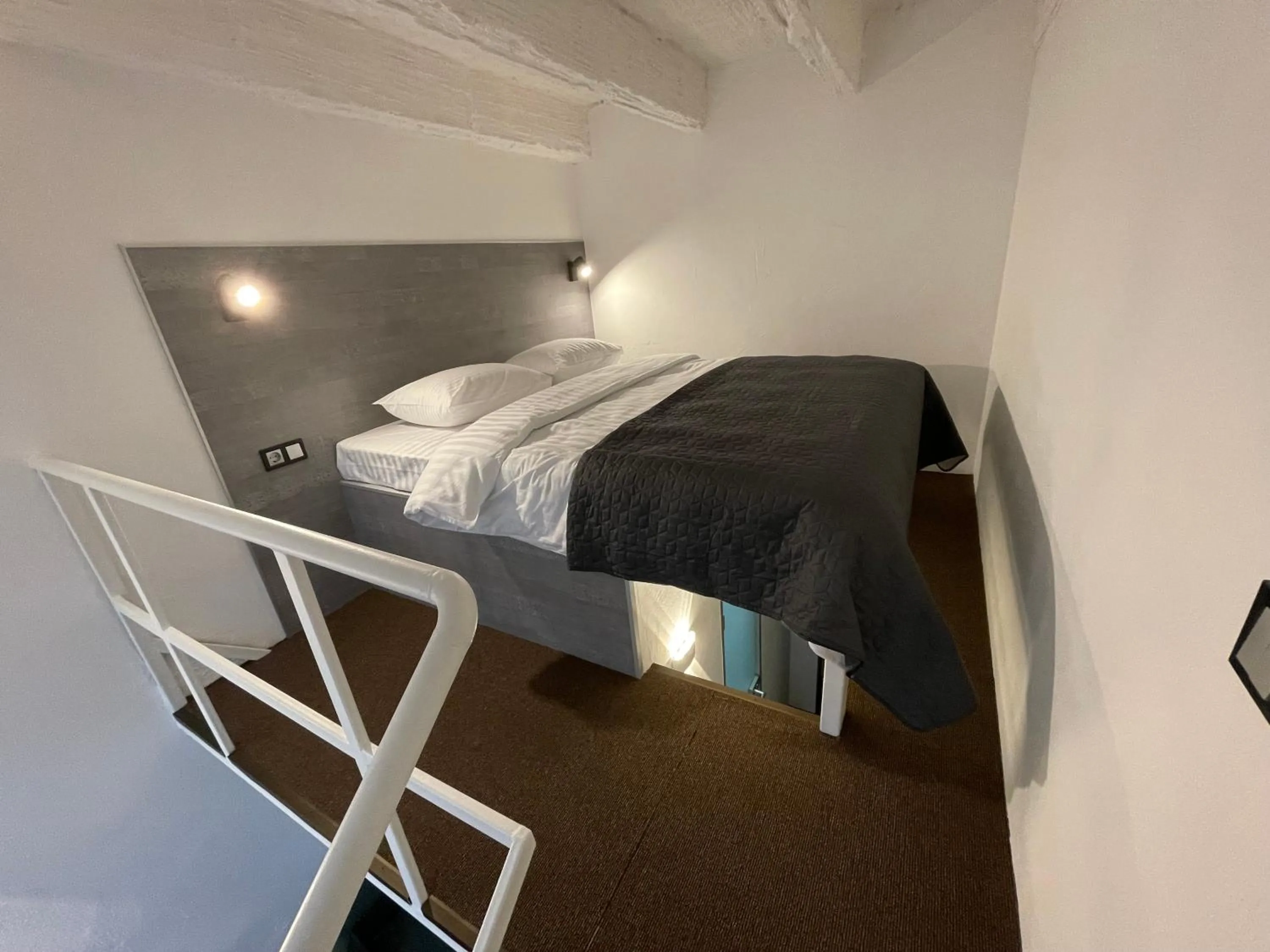 Bed in Lift Hotel Boutique - Derybasivska