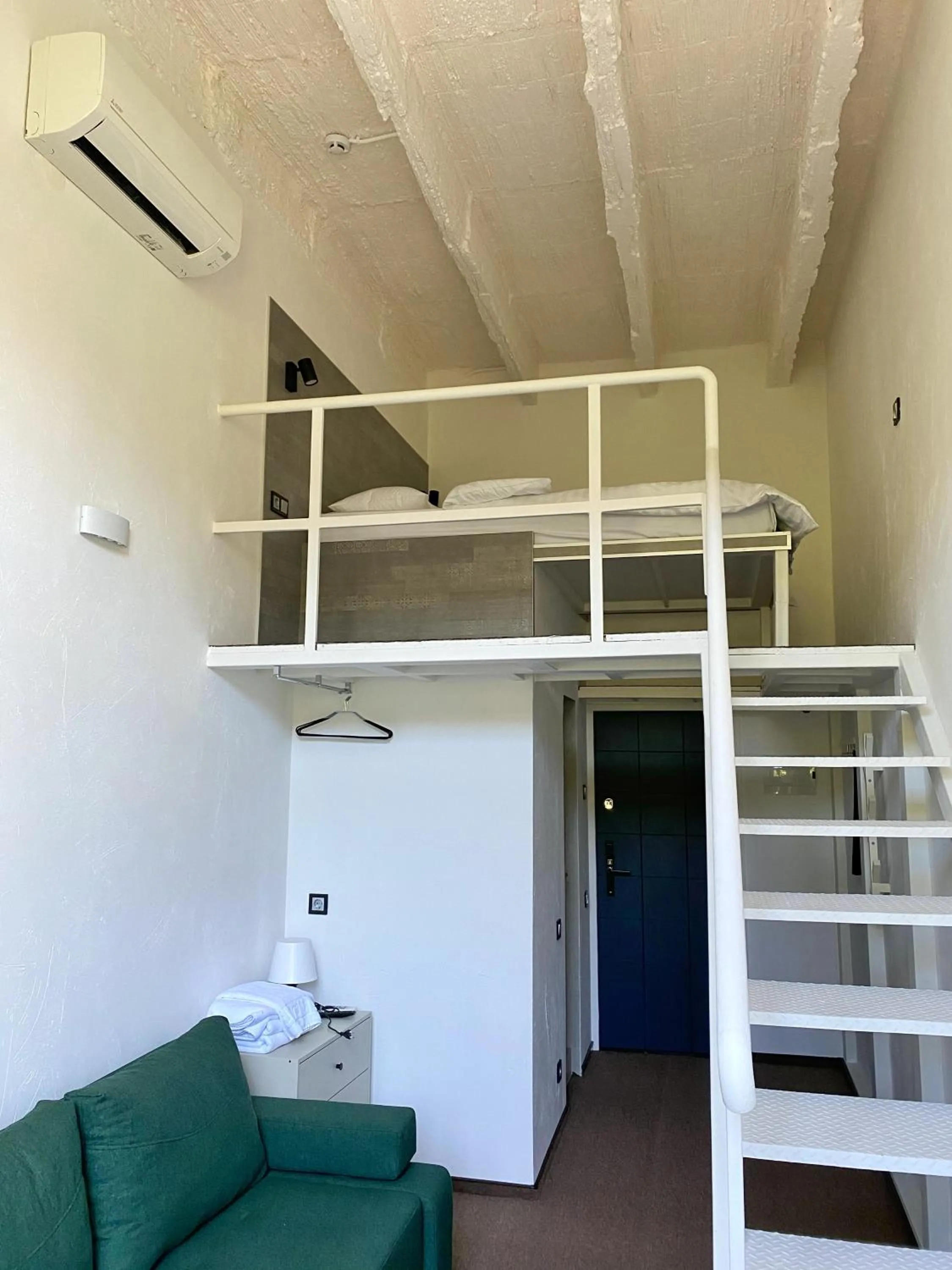 bunk bed in Lift Hotel Boutique - Derybasivska