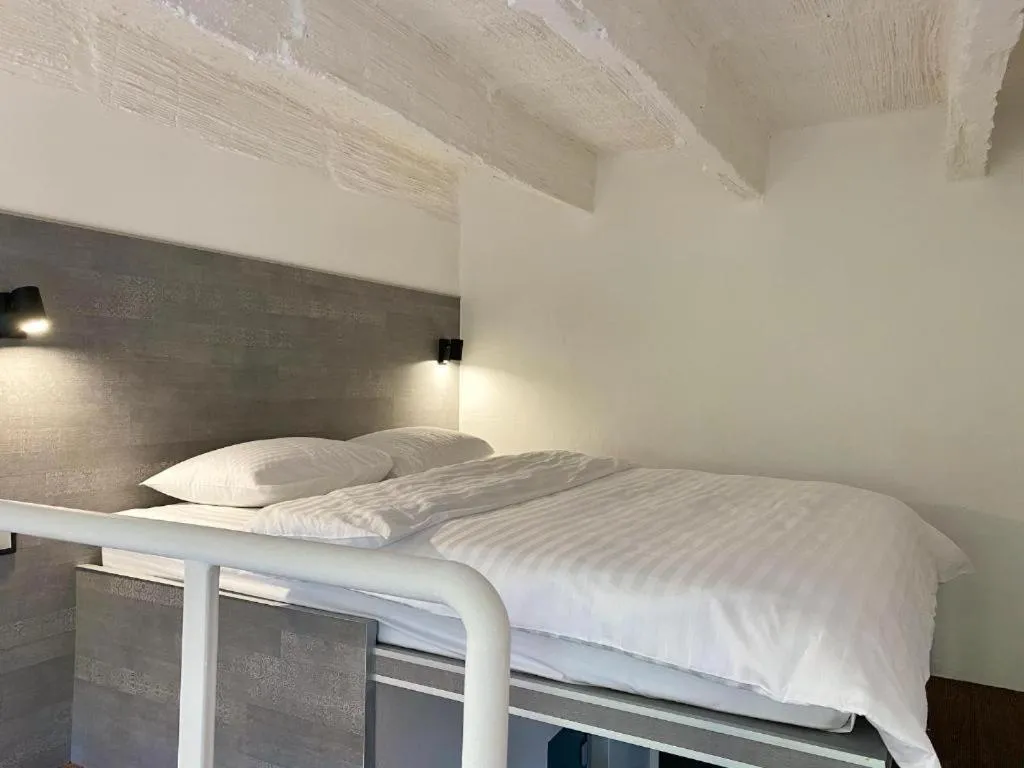 Bed in Lift Hotel Boutique - Derybasivska