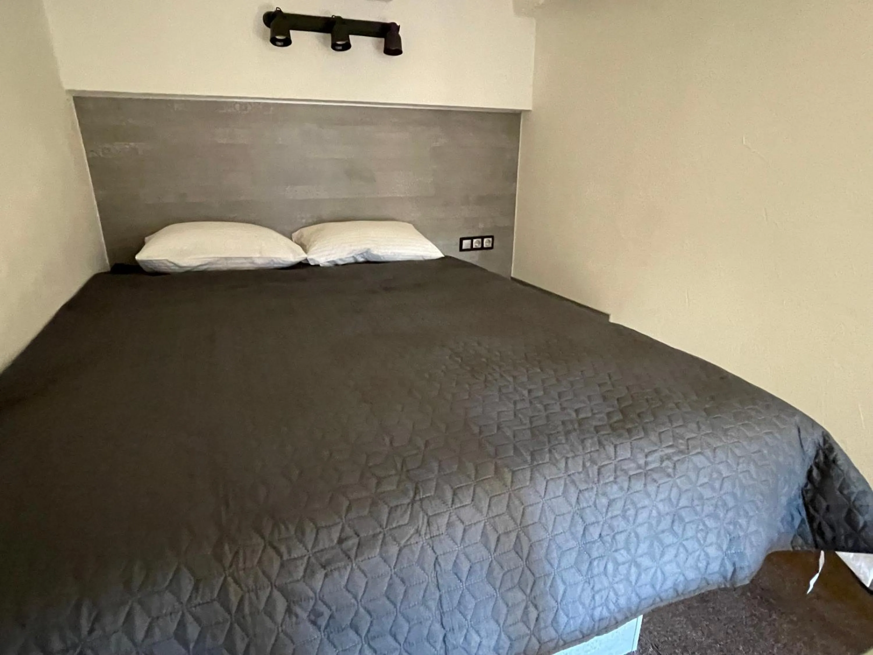 Bed in Lift Hotel Boutique - Derybasivska