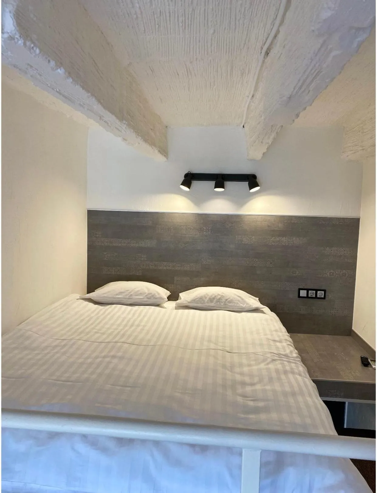 Bed in Lift Hotel Boutique - Derybasivska