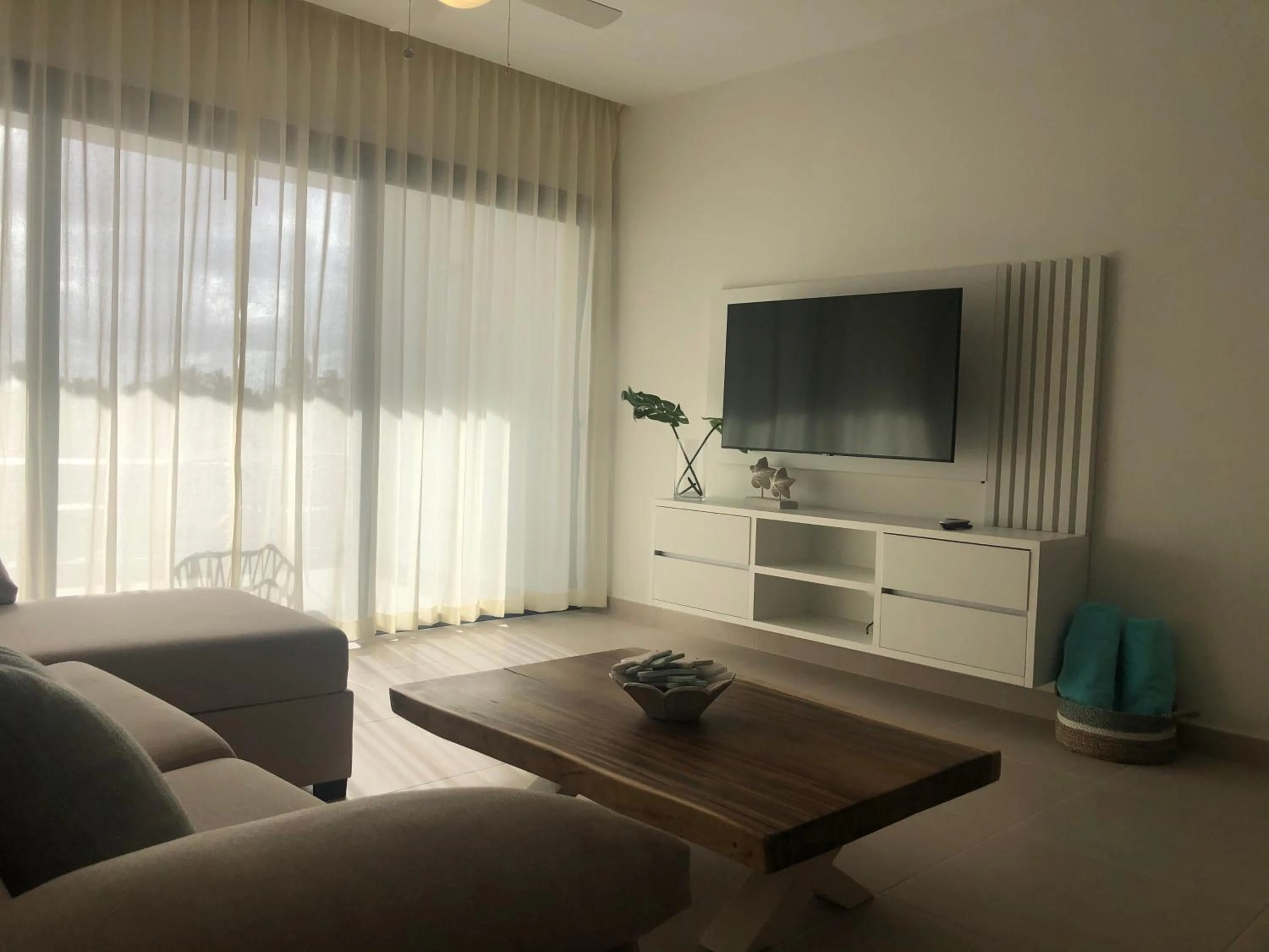 Communal lounge/ TV room in Hermoso Penthouse a solo pasos de la Playa