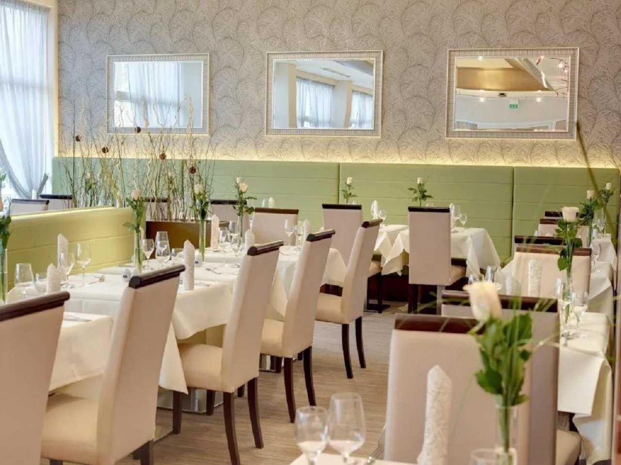 Restaurant/places to eat in Kurhotel Pyramide Bad Windsheim