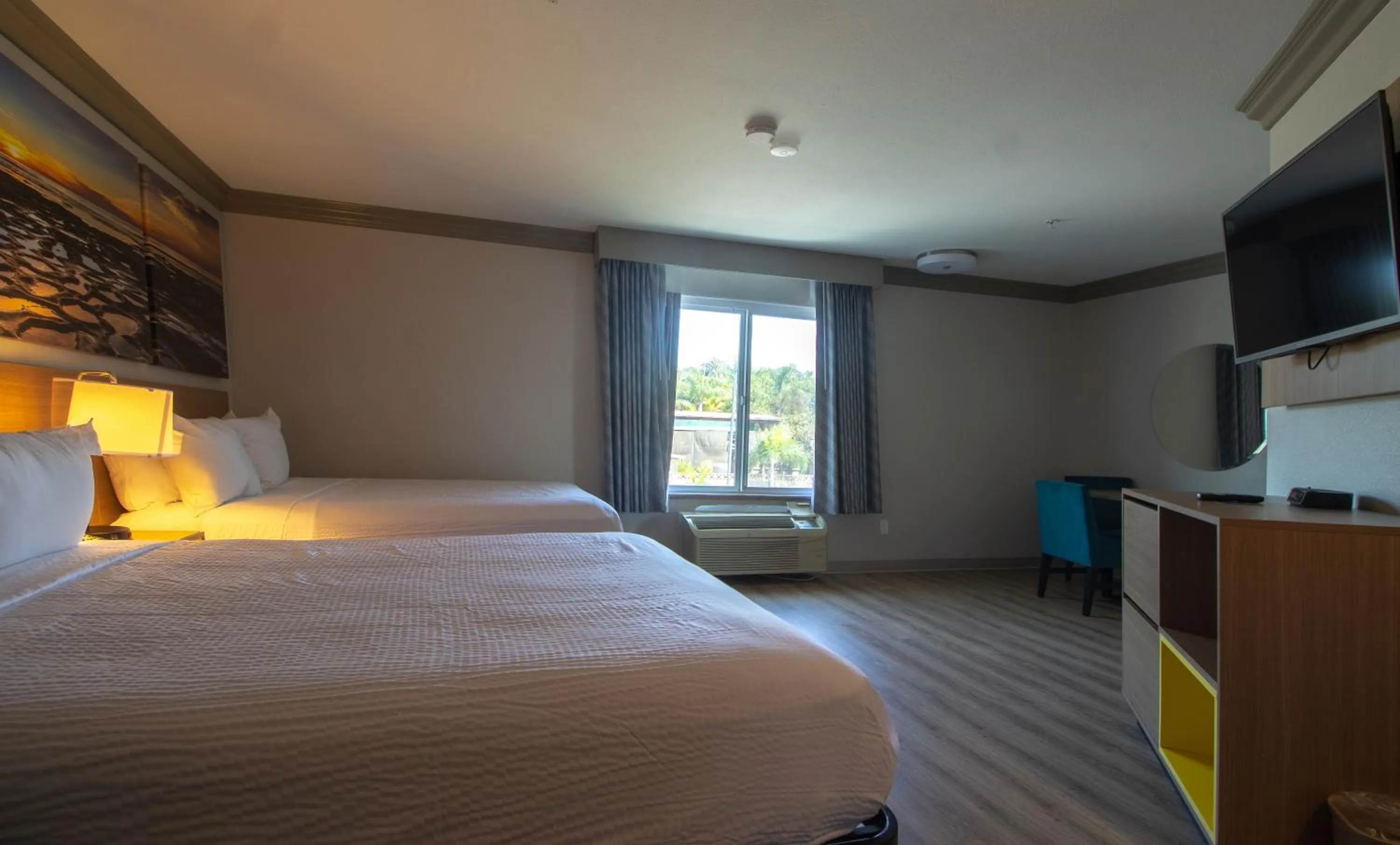 Bedroom, Bed in Days Inn by Wyndham Carlsbad