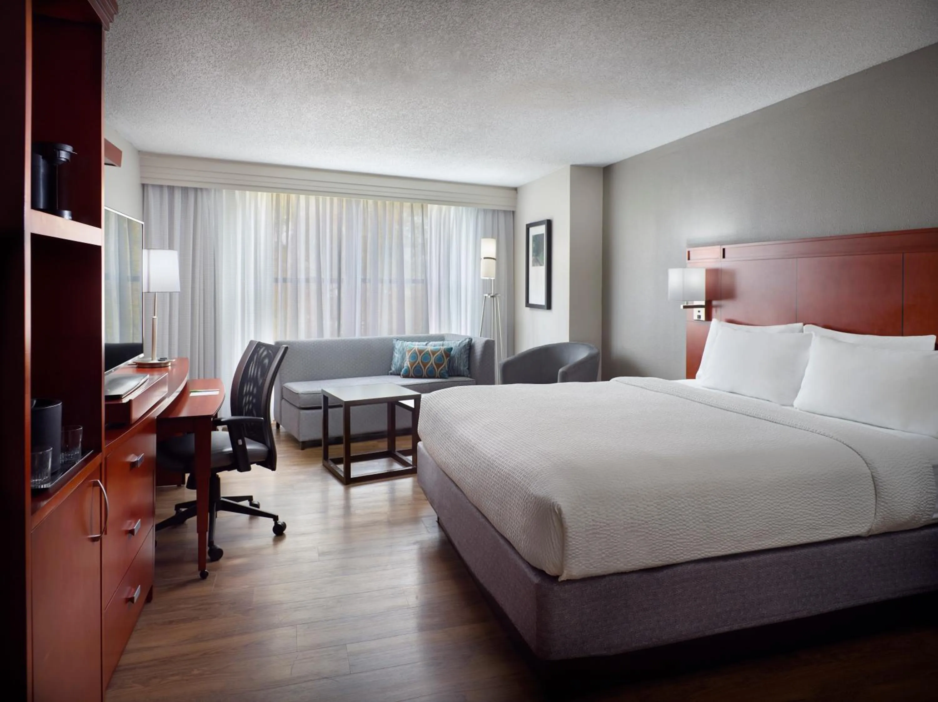 Bedroom, Bed in Courtyard Atlanta Decatur Downtown/Emory