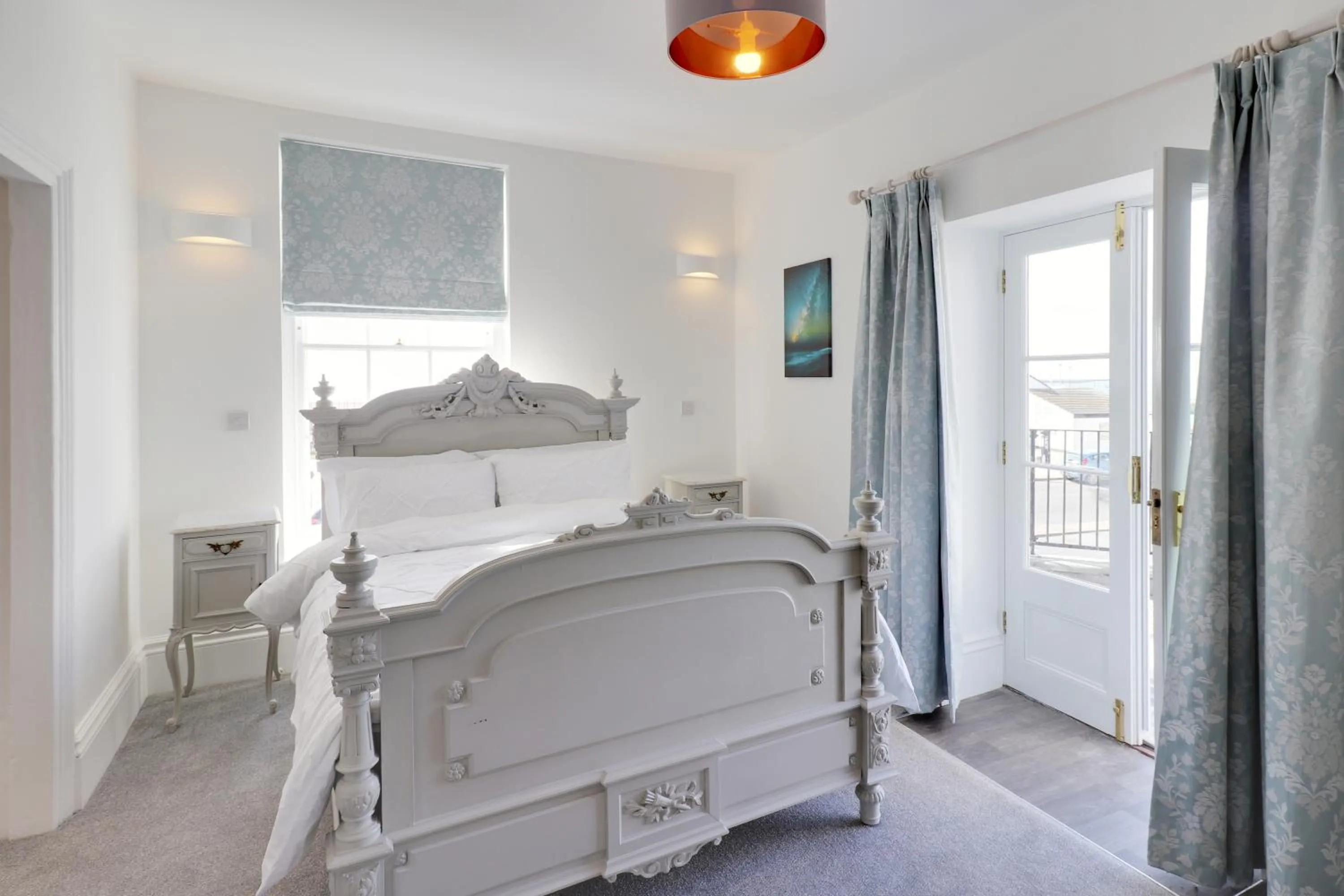 Bed in Master accommodation suite 2 sea view with balcony