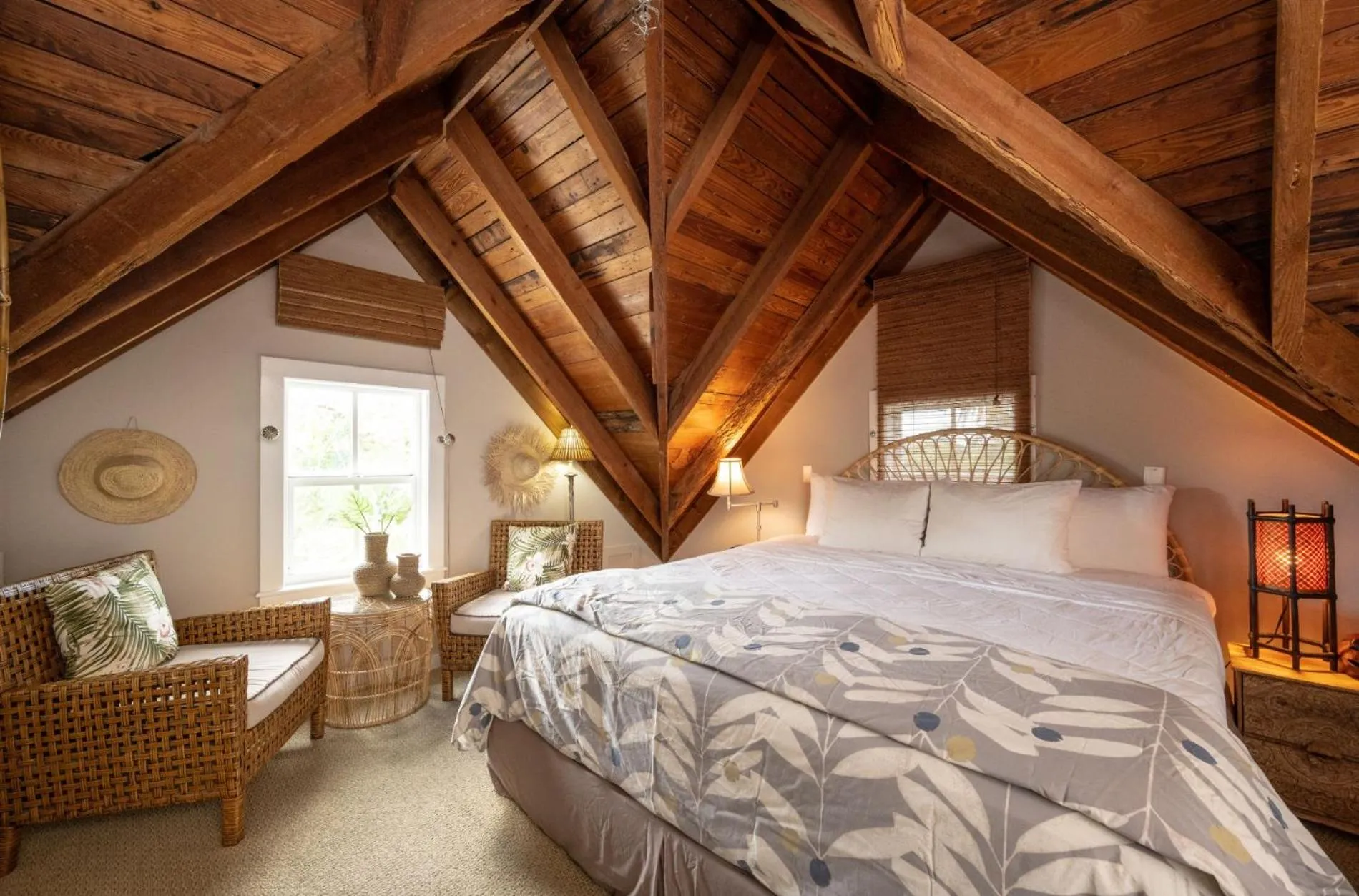 Bedroom, Bed in The Mermaid & The Alligator