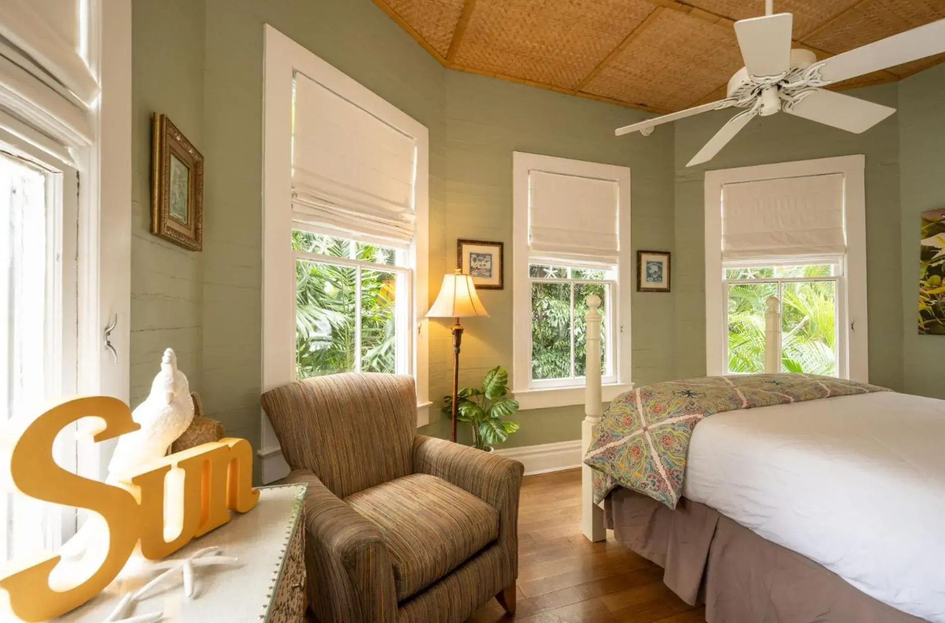 SunRoom in The Mermaid & The Alligator SunRoom in The Mermaid & The Alligator