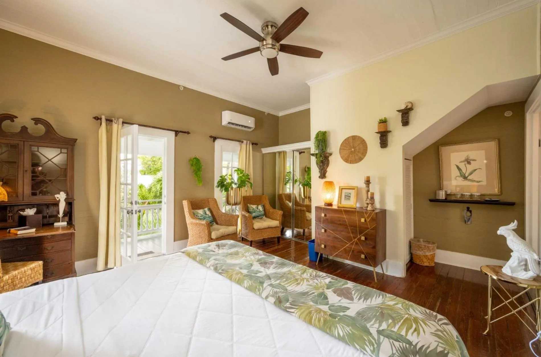 Bed in The Mermaid & The Alligator